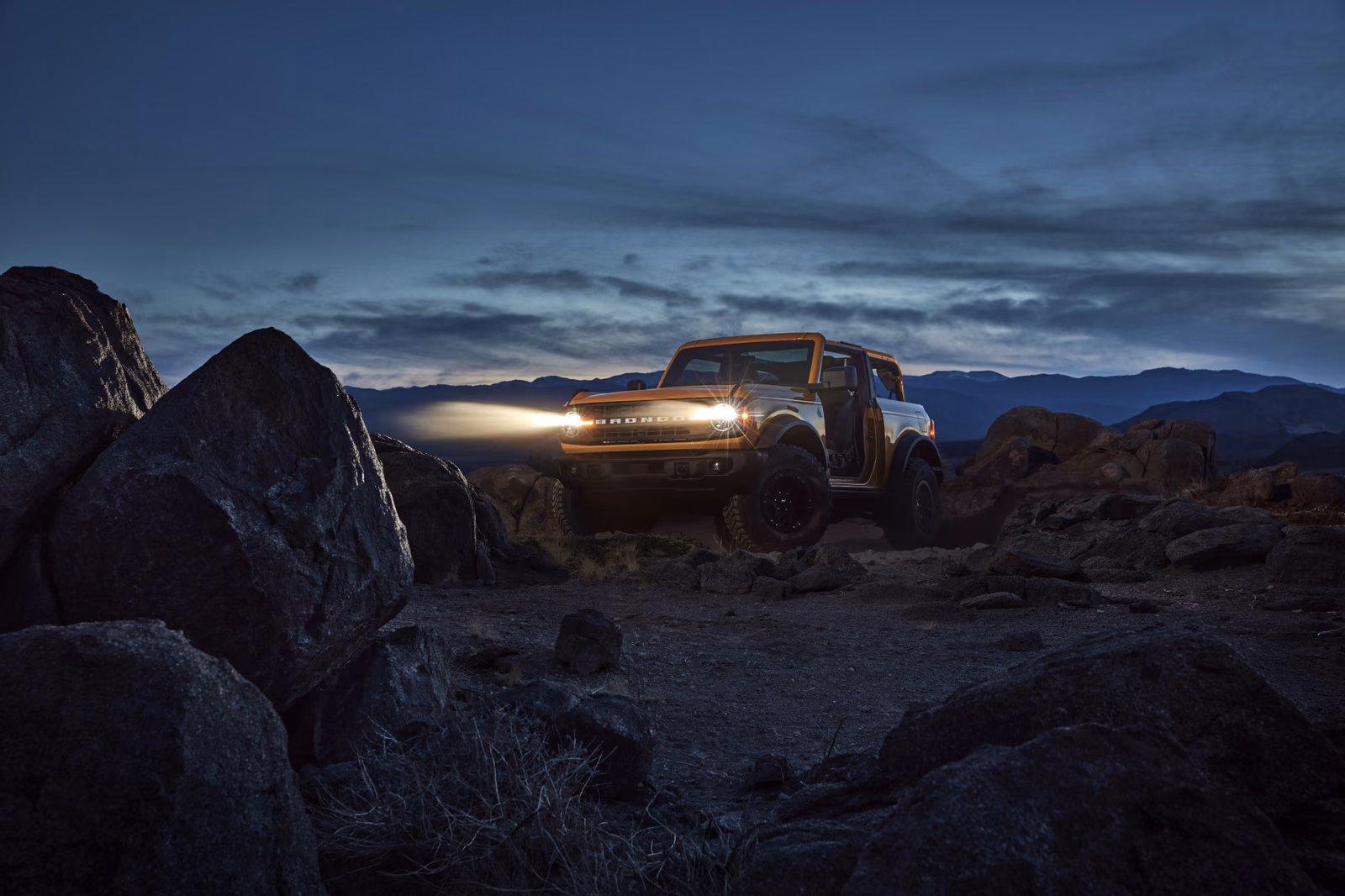 Ford Bronco — вид спереди