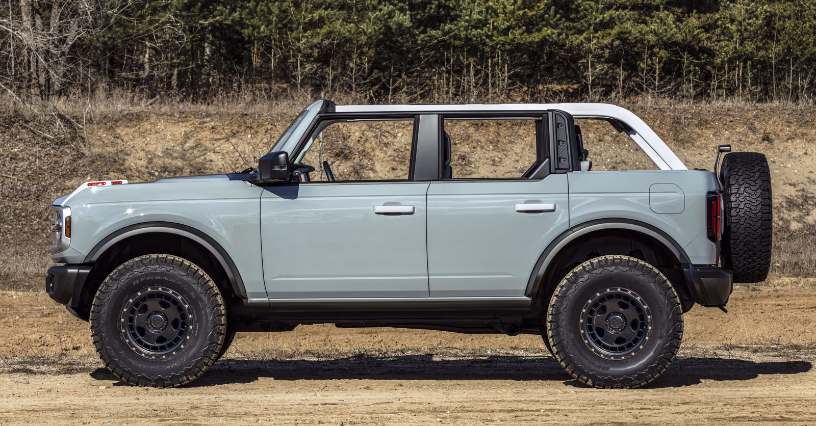 Ford Bronco — вид спереди