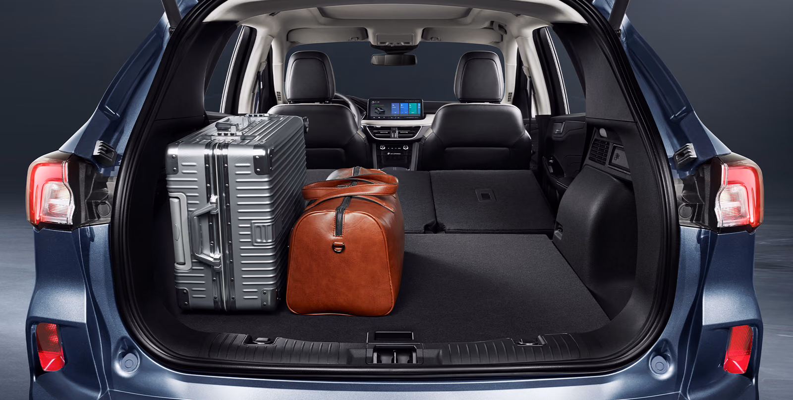 Ford Escape — официальный багажник со сложенным вторым рядом