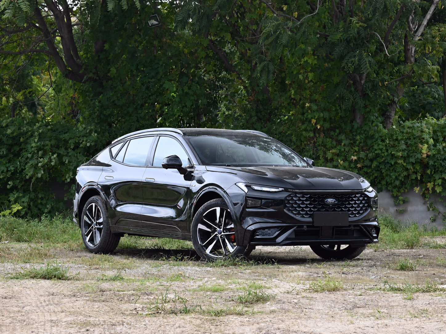 Ford EVOS ST-Line — вид спереди в три четверти