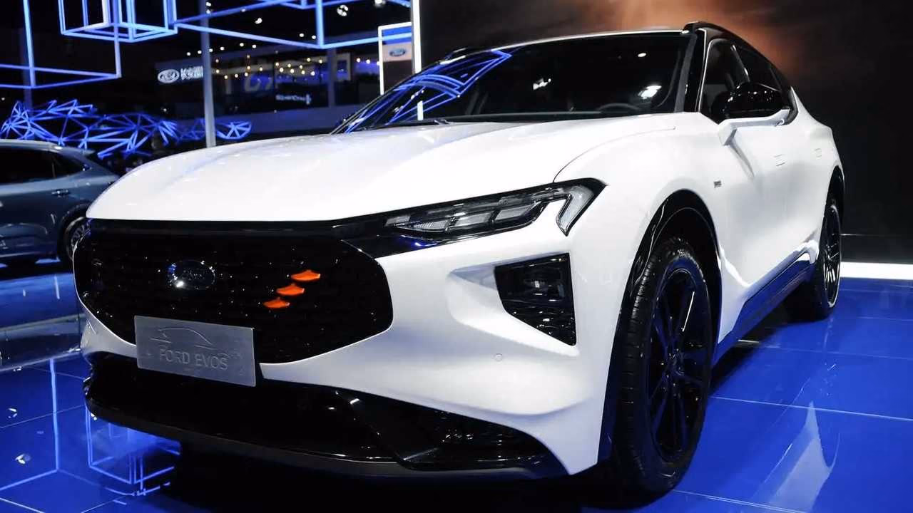 Ford Evos на выставочном стенде