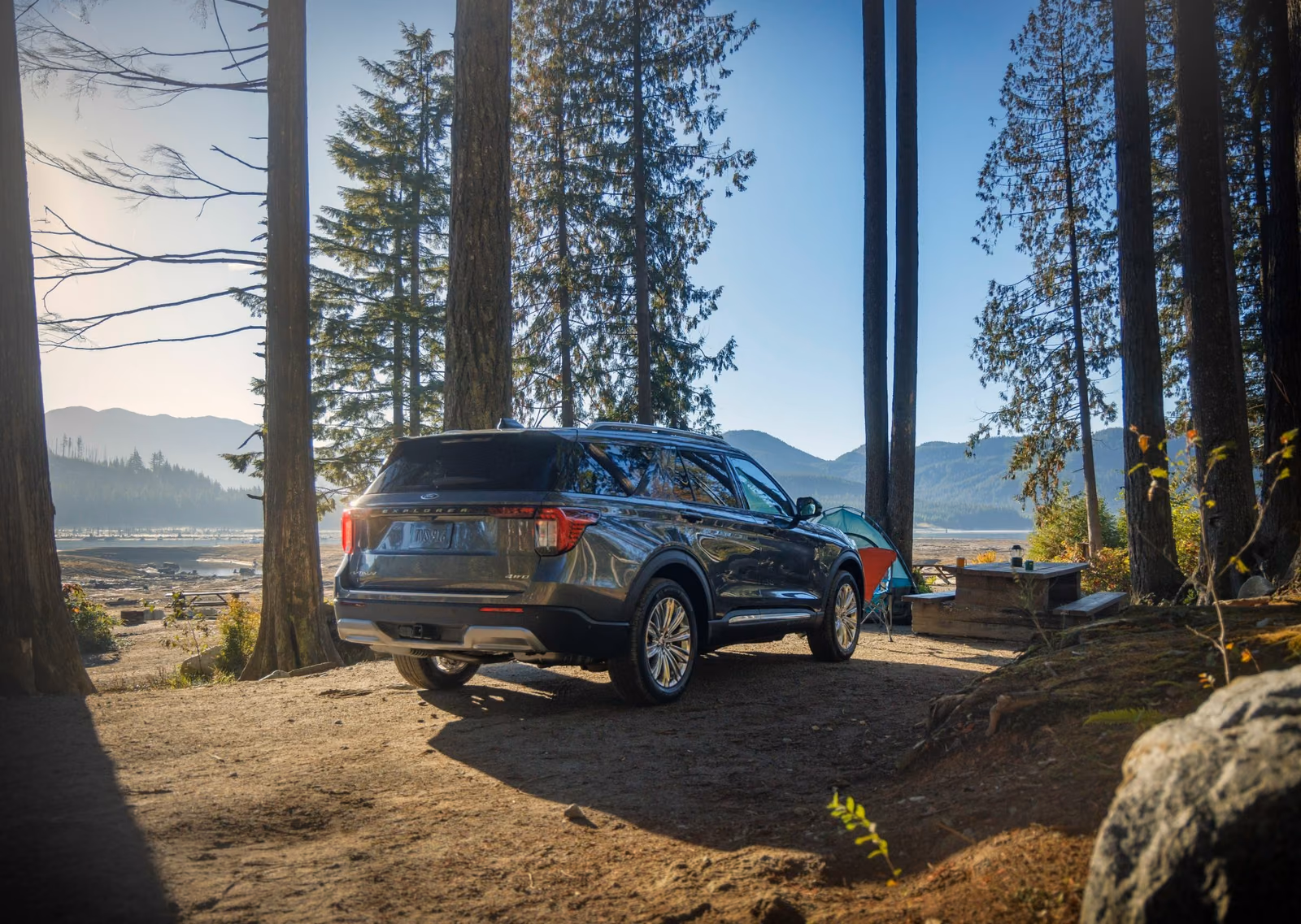 Ford Explorer — вид сзади в три четверти