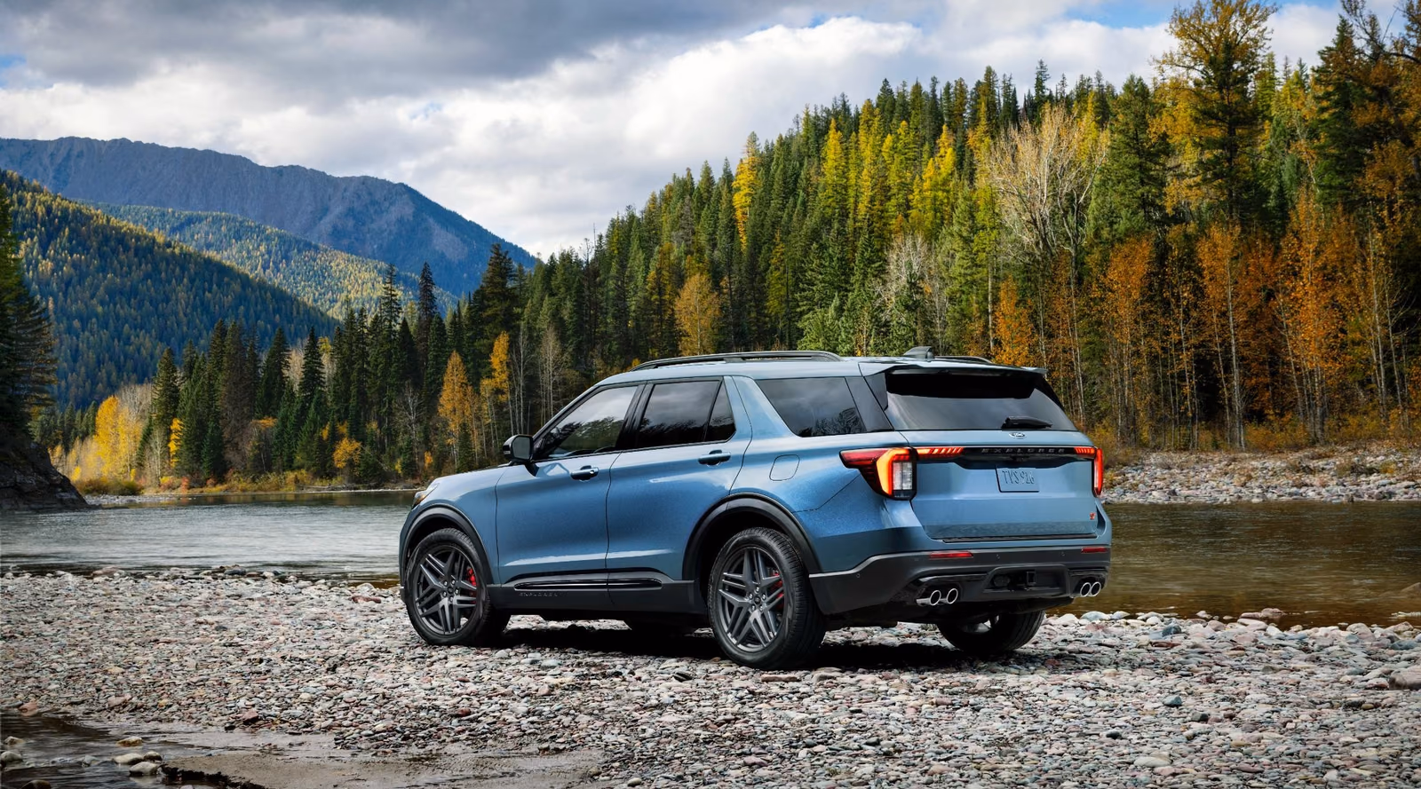 Ford Explorer — спереди в три четверти