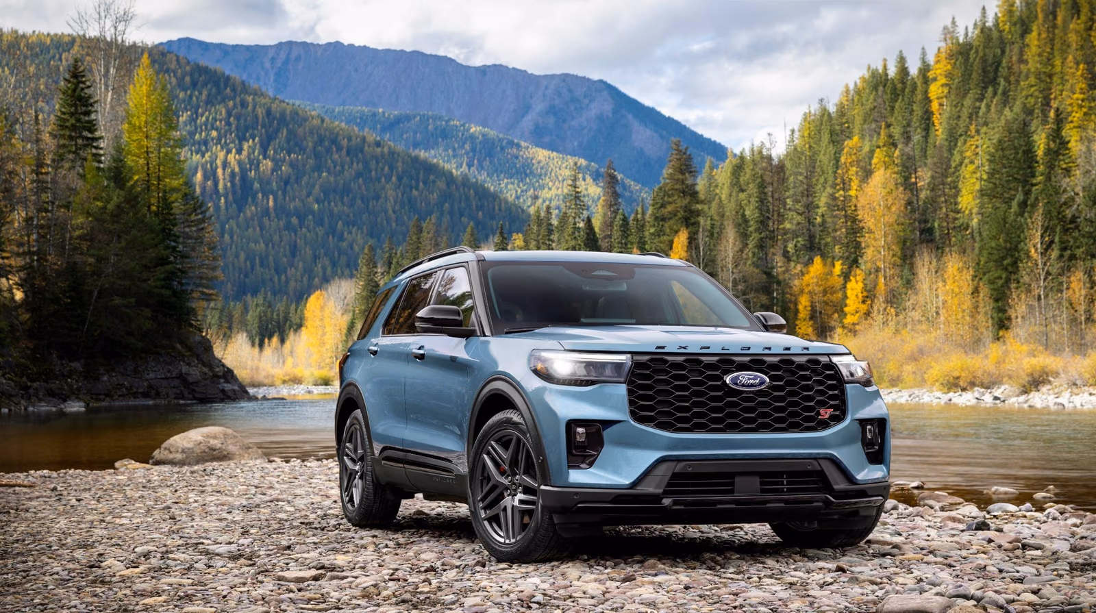 Ford Explorer — вид сзади в три четверти