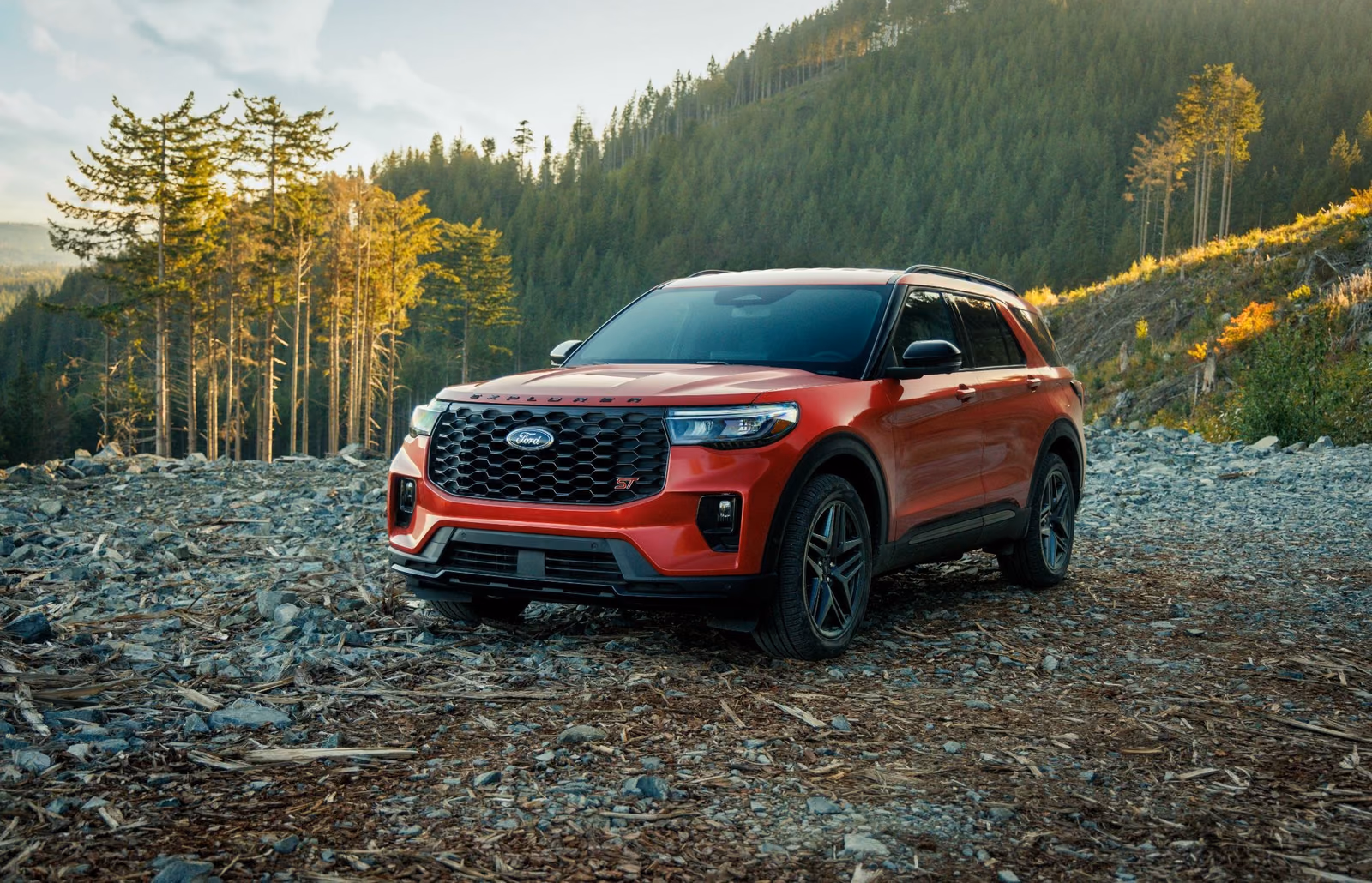 Ford Explorer — вид сбоку