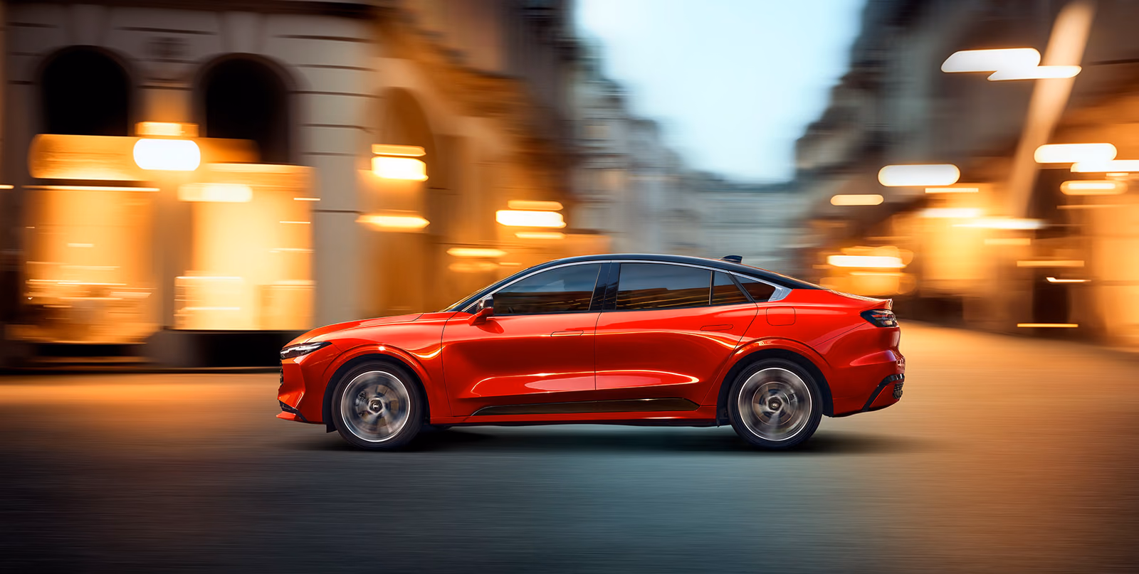 Ford Mondeo в профиль в движении