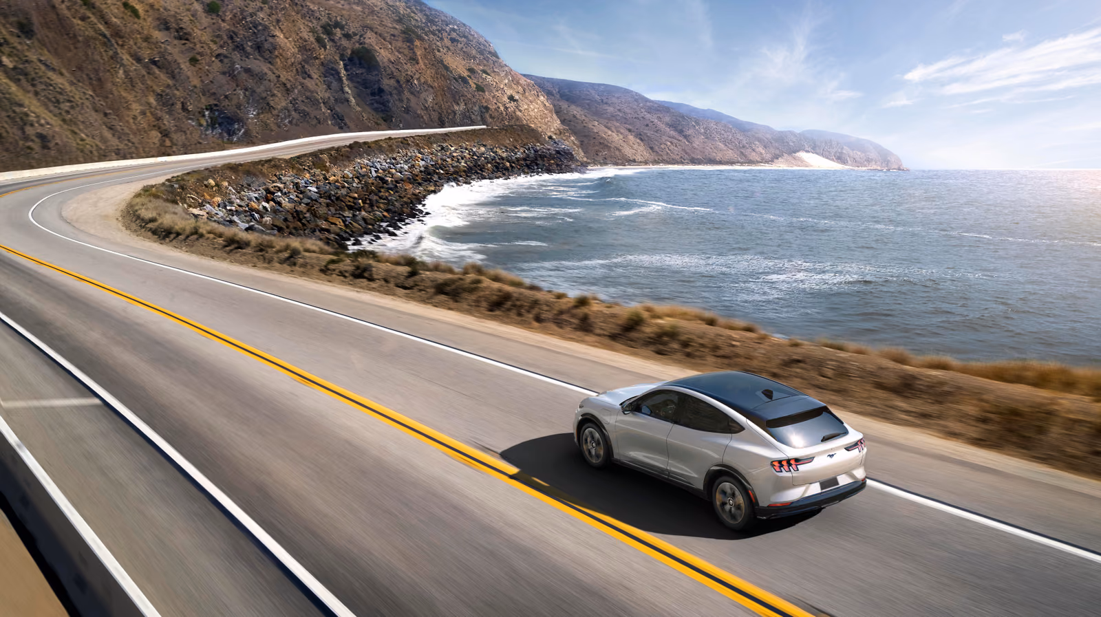 Ford Mustang Mach-E — на природе
