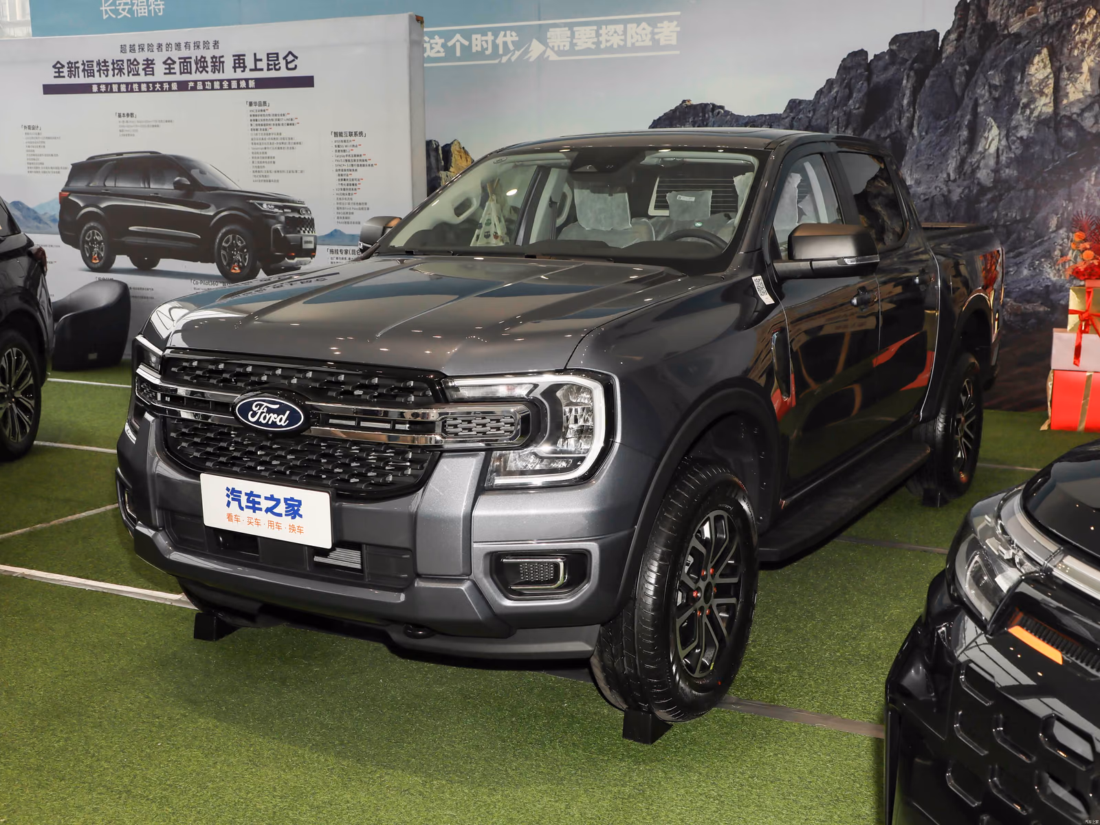 Ford Ranger T6.2 — серый кузов спереди в три четверти