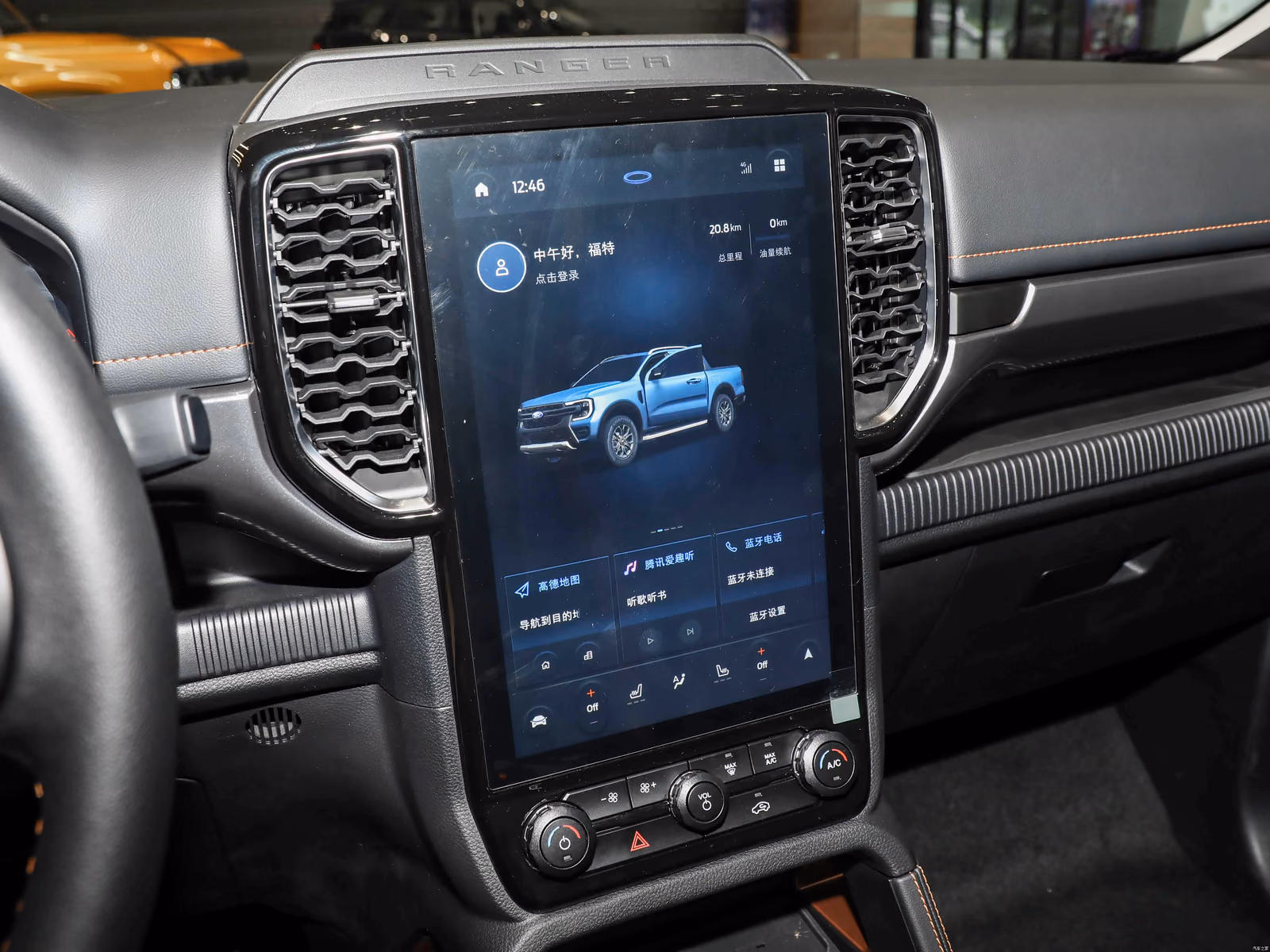 Ford Ranger T6.2 — вертикальный экран мультимедиа