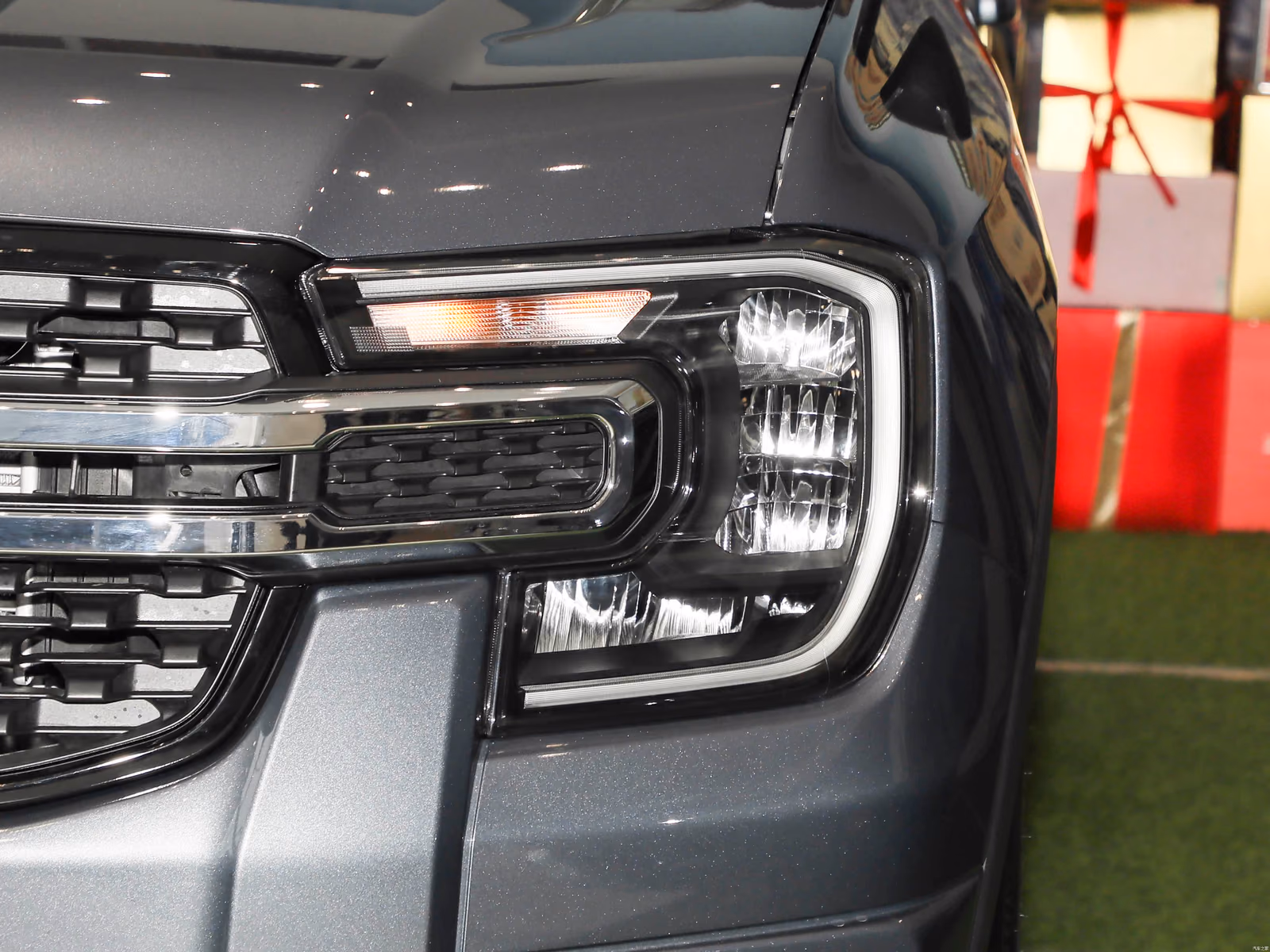 Передняя оптика Ford Ranger крупным планом
