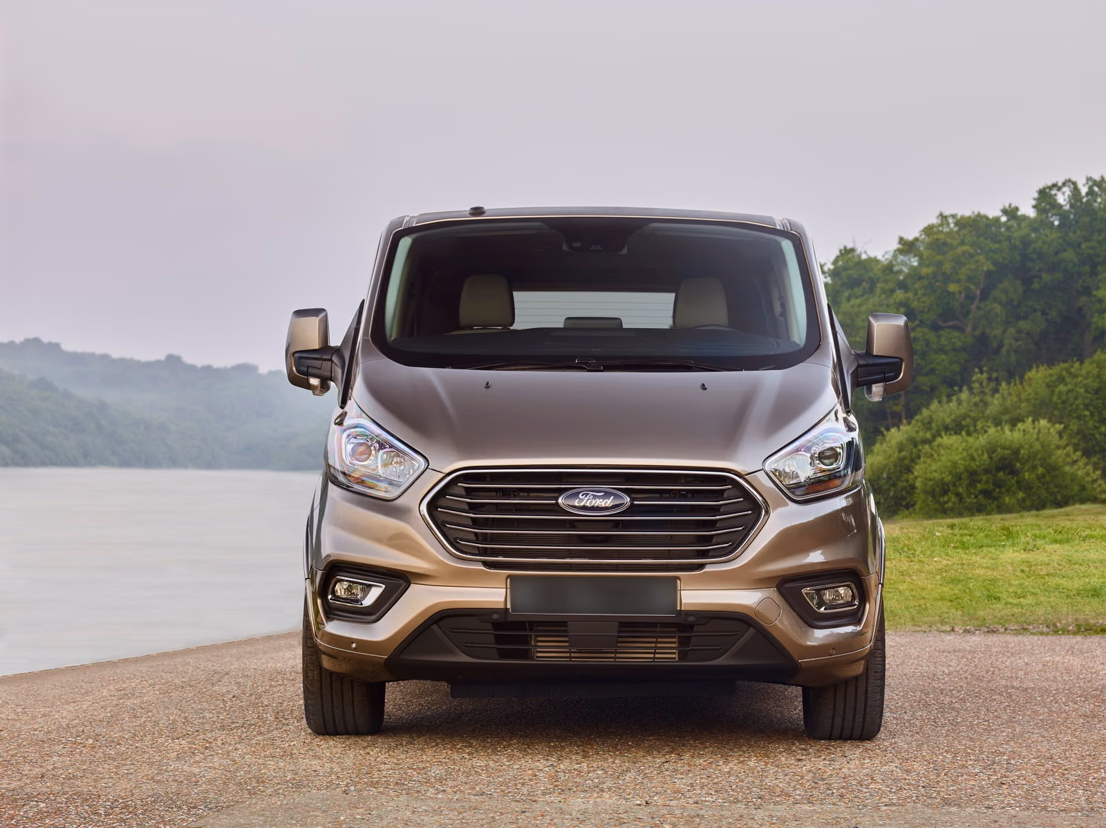 Ford Tourneo Custom, вид спереди