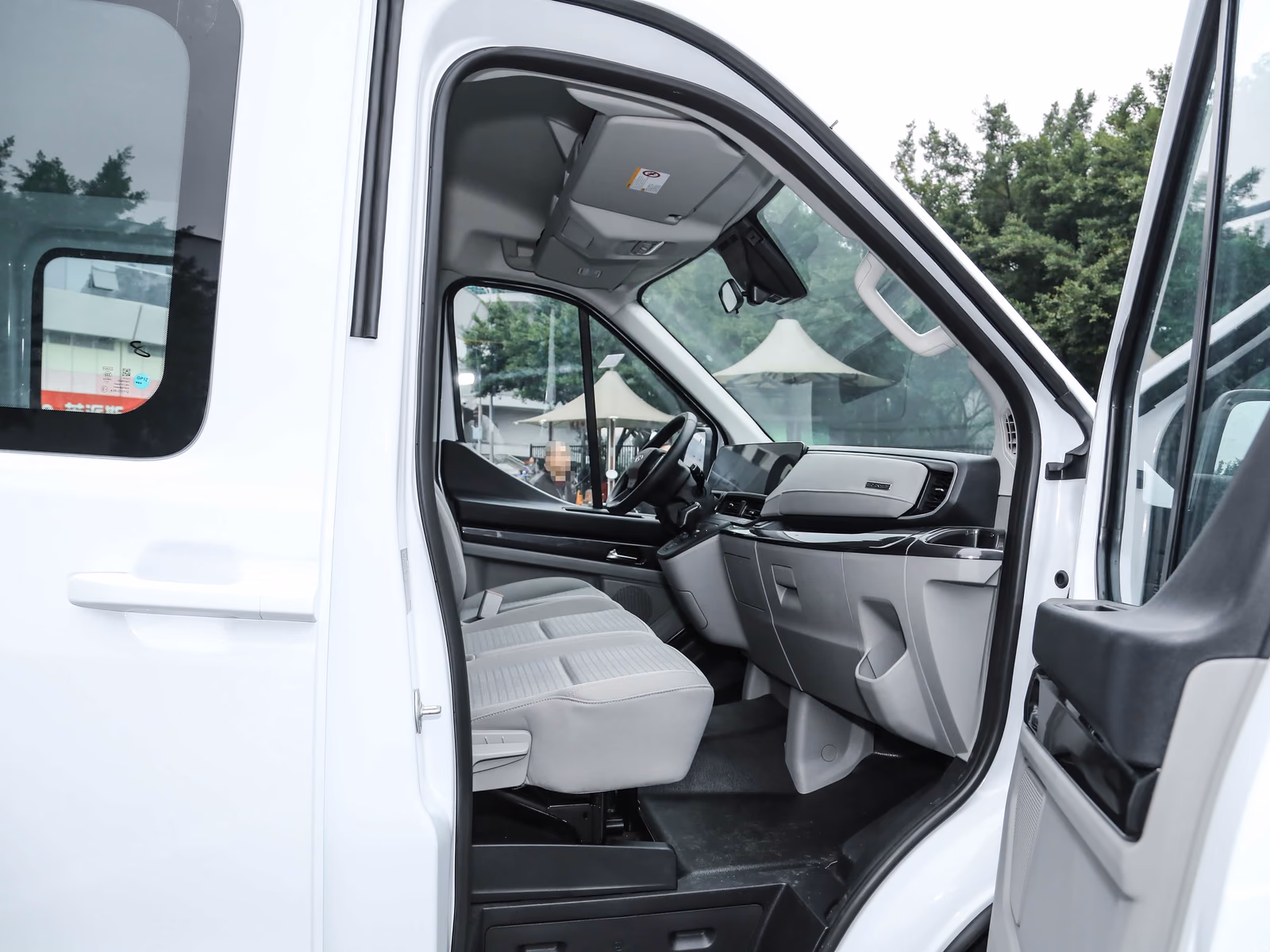 Ford Transit T8 — обзор водительской зоны