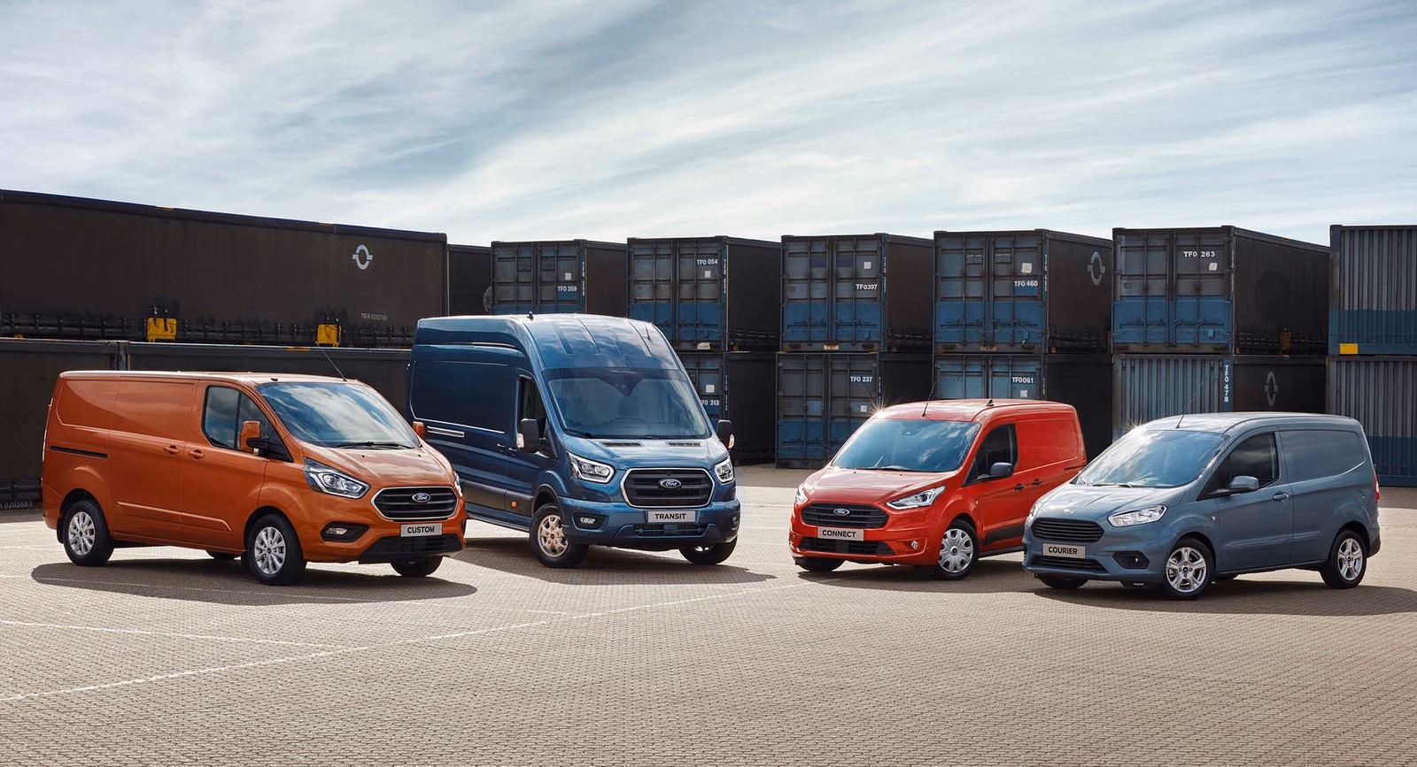 Линейка Ford Transit у грузового терминала