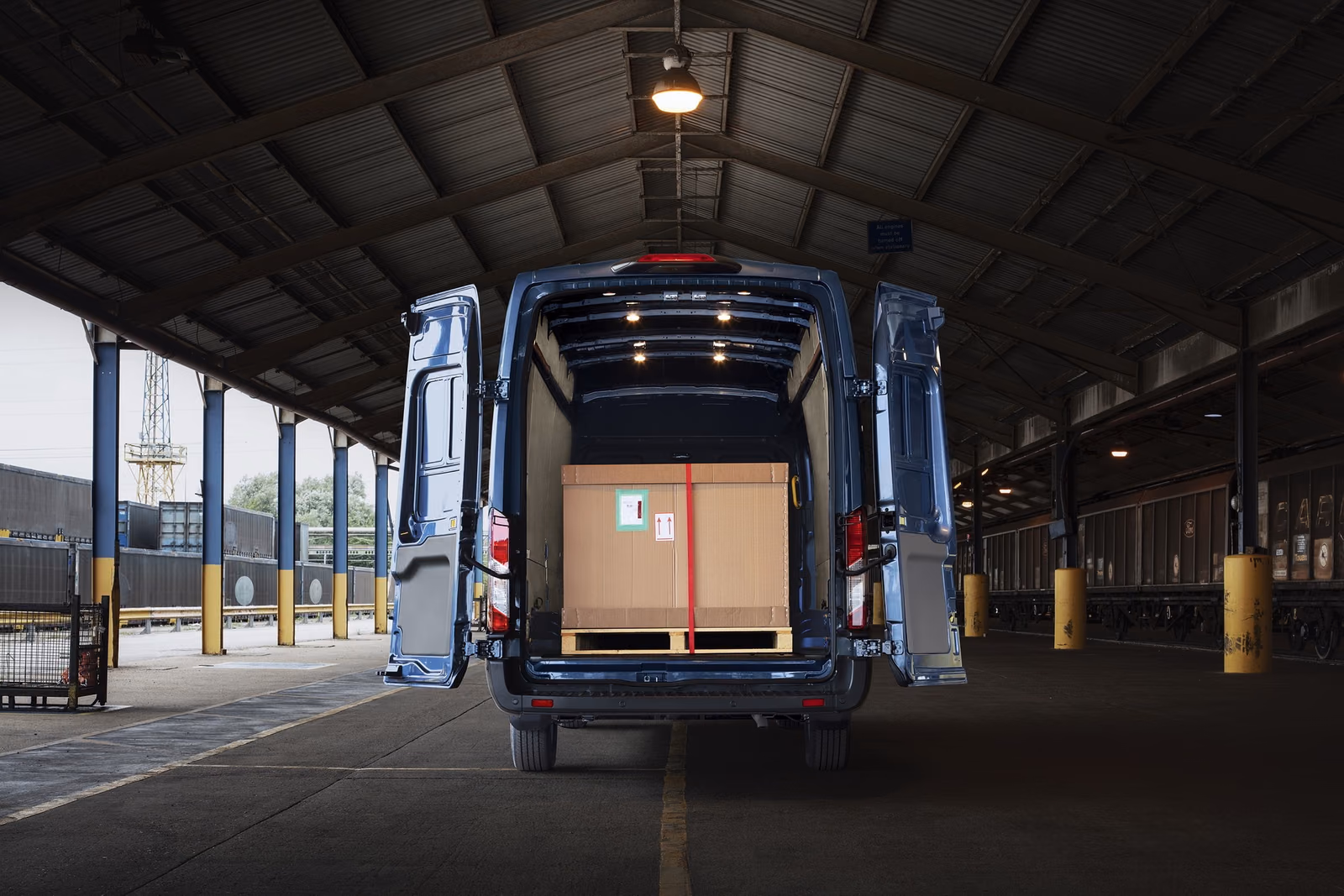 Грузовой отсек Ford Transit с паллетой