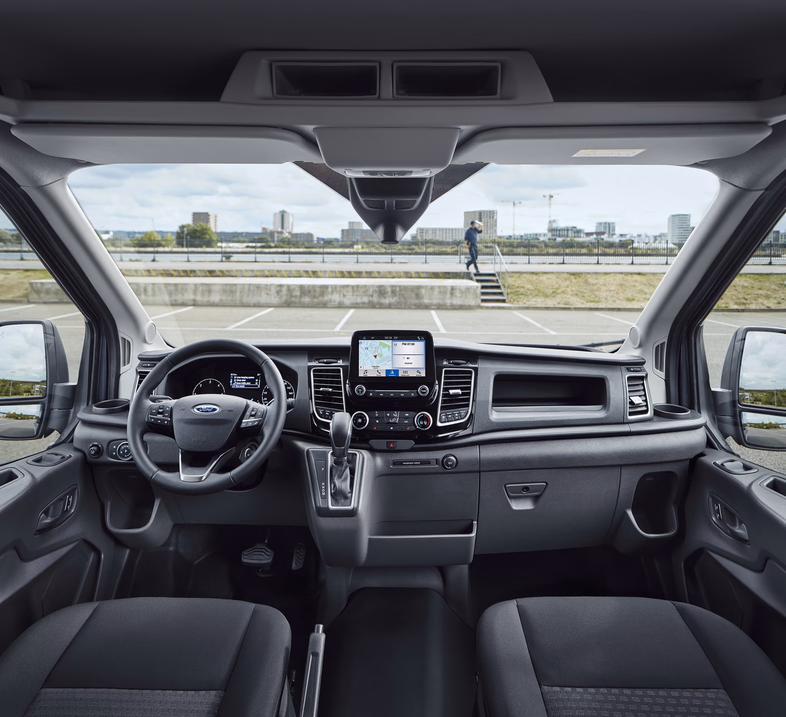 Кабина Ford Transit с места водителя