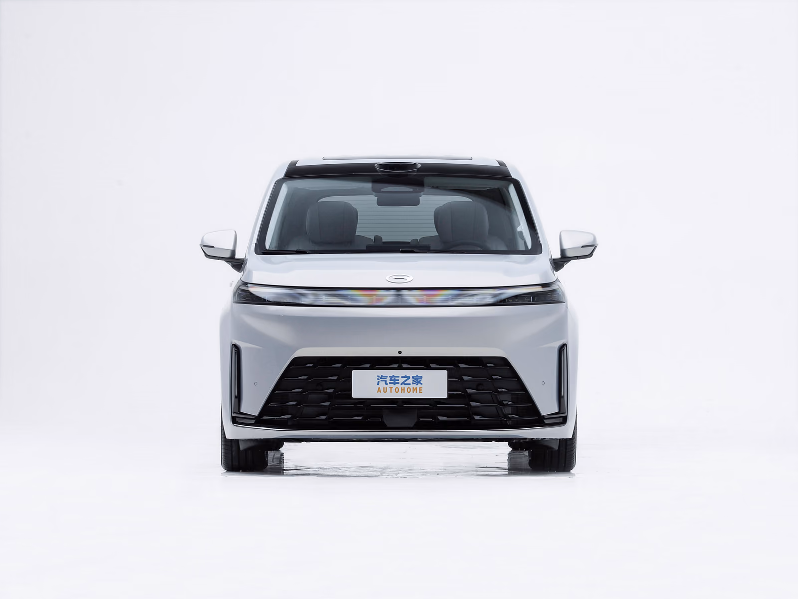 GAC E8 PHEV Ultra — вид спереди