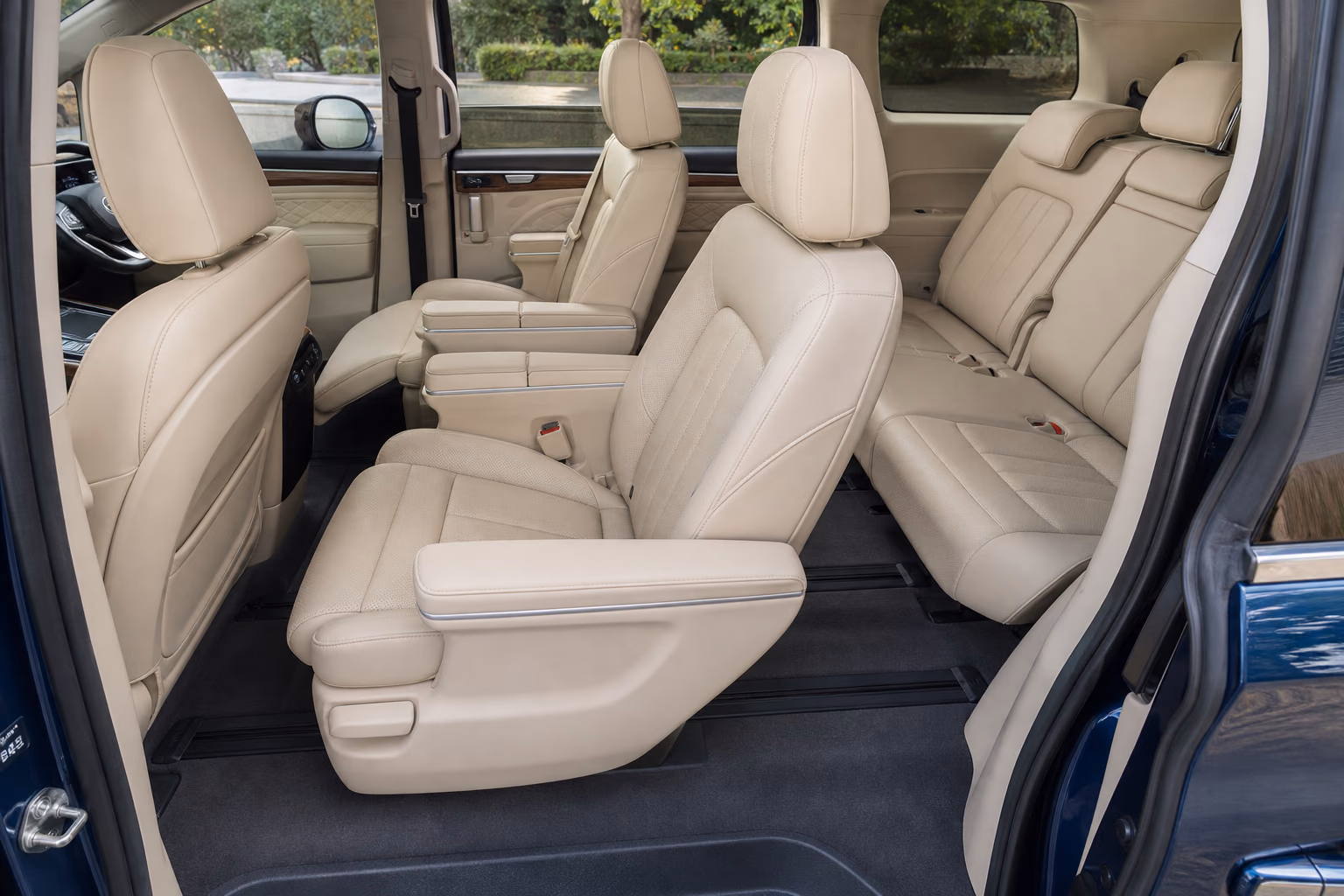 Крепления ISOFIX и задние ряды салона GAC GN8