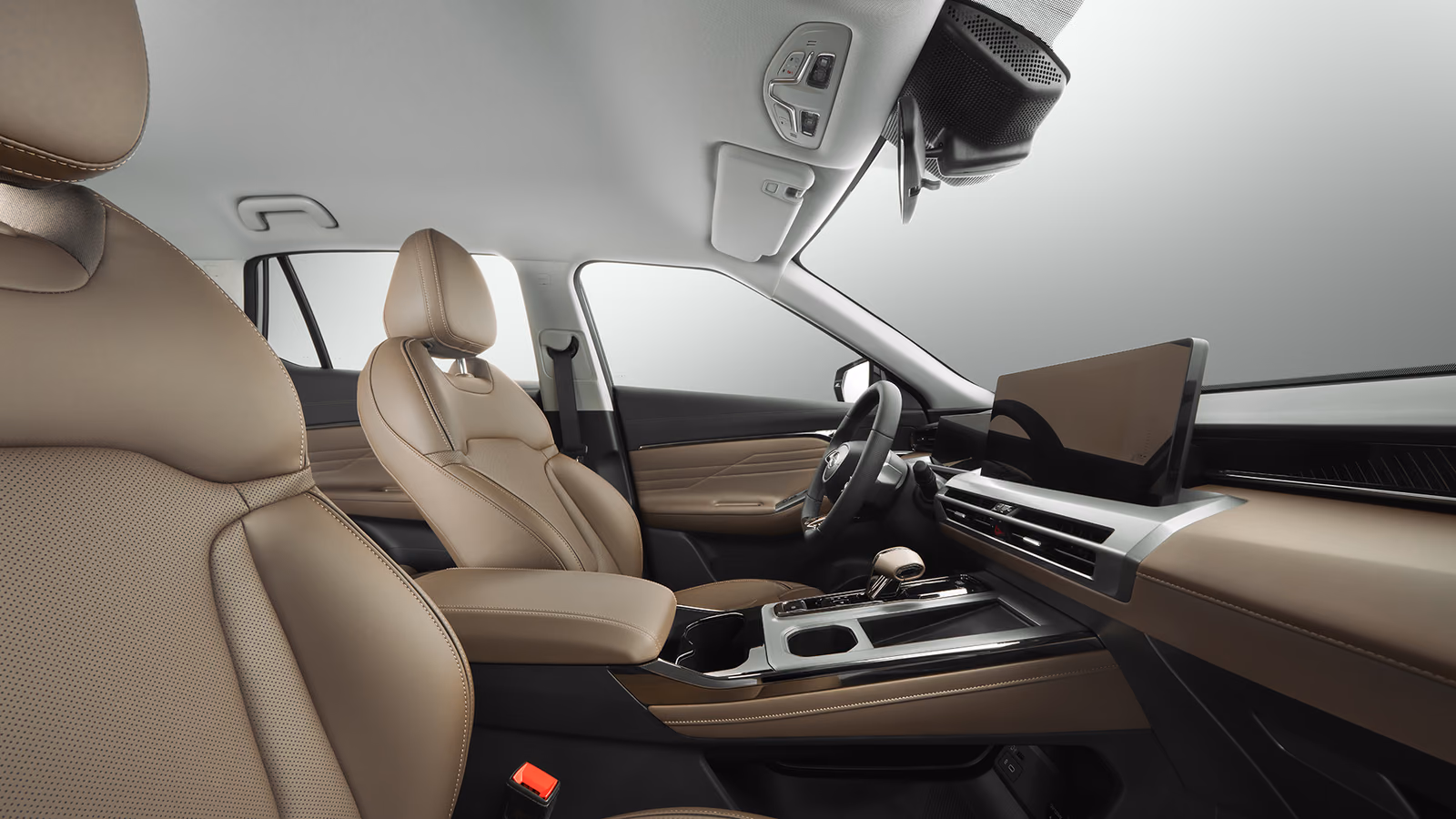 Передняя часть салона GAC GS4 с креслами и панелью приборов