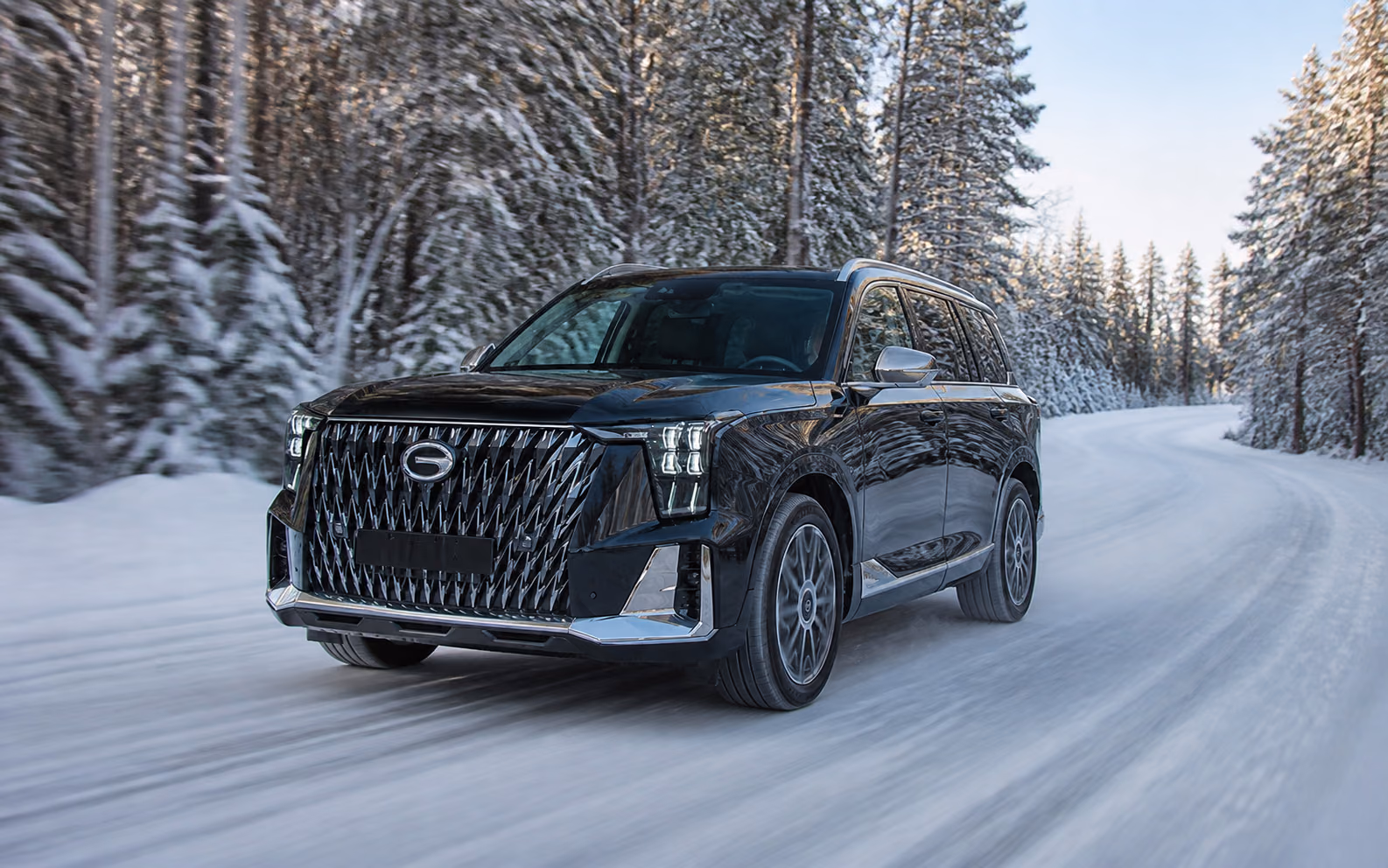 GAC GS8 на зимней лесной дороге