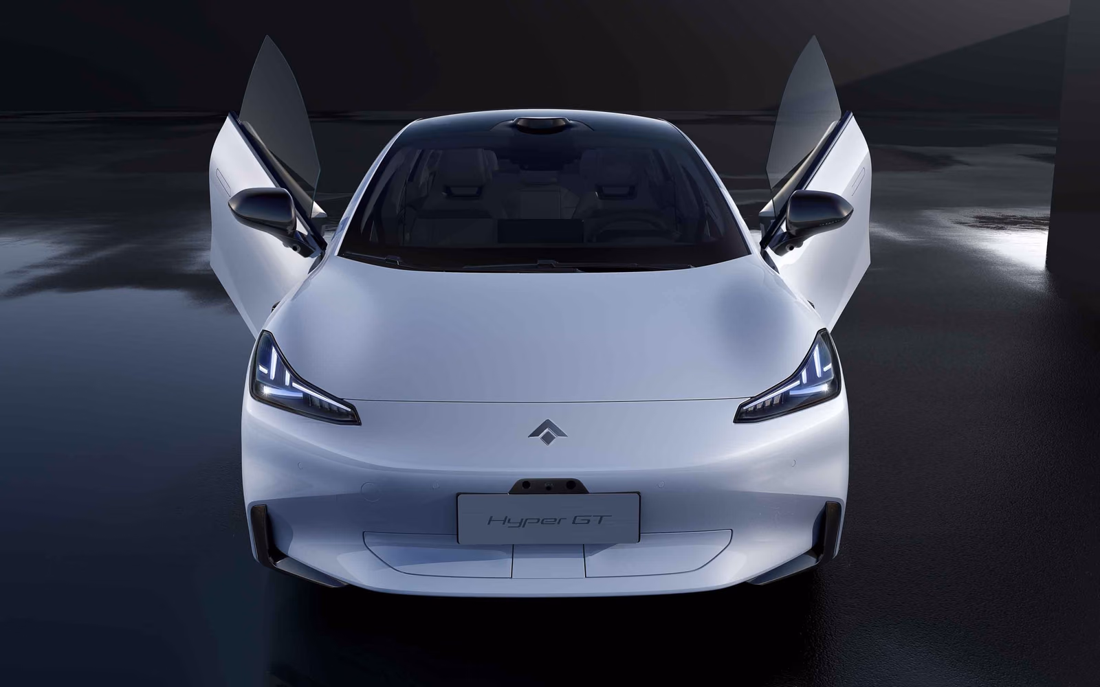 Hyptec GT с открытыми дверями-крыльями
