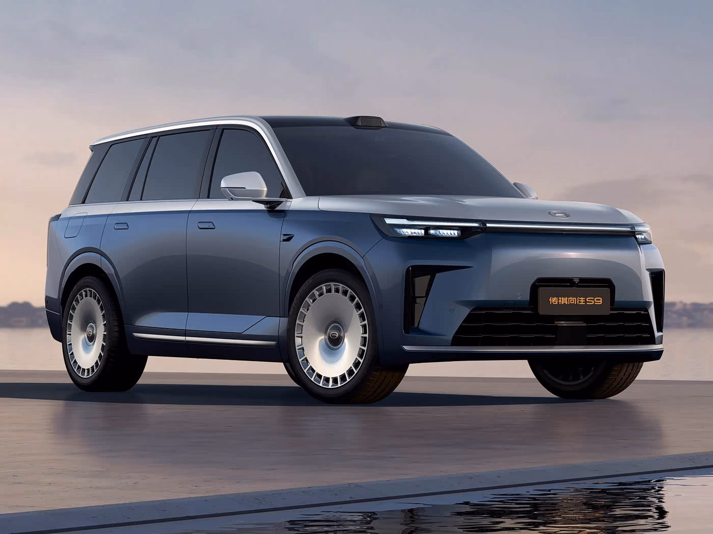 GAC S9 2025 — синяя версия с многоспицевыми колёсами