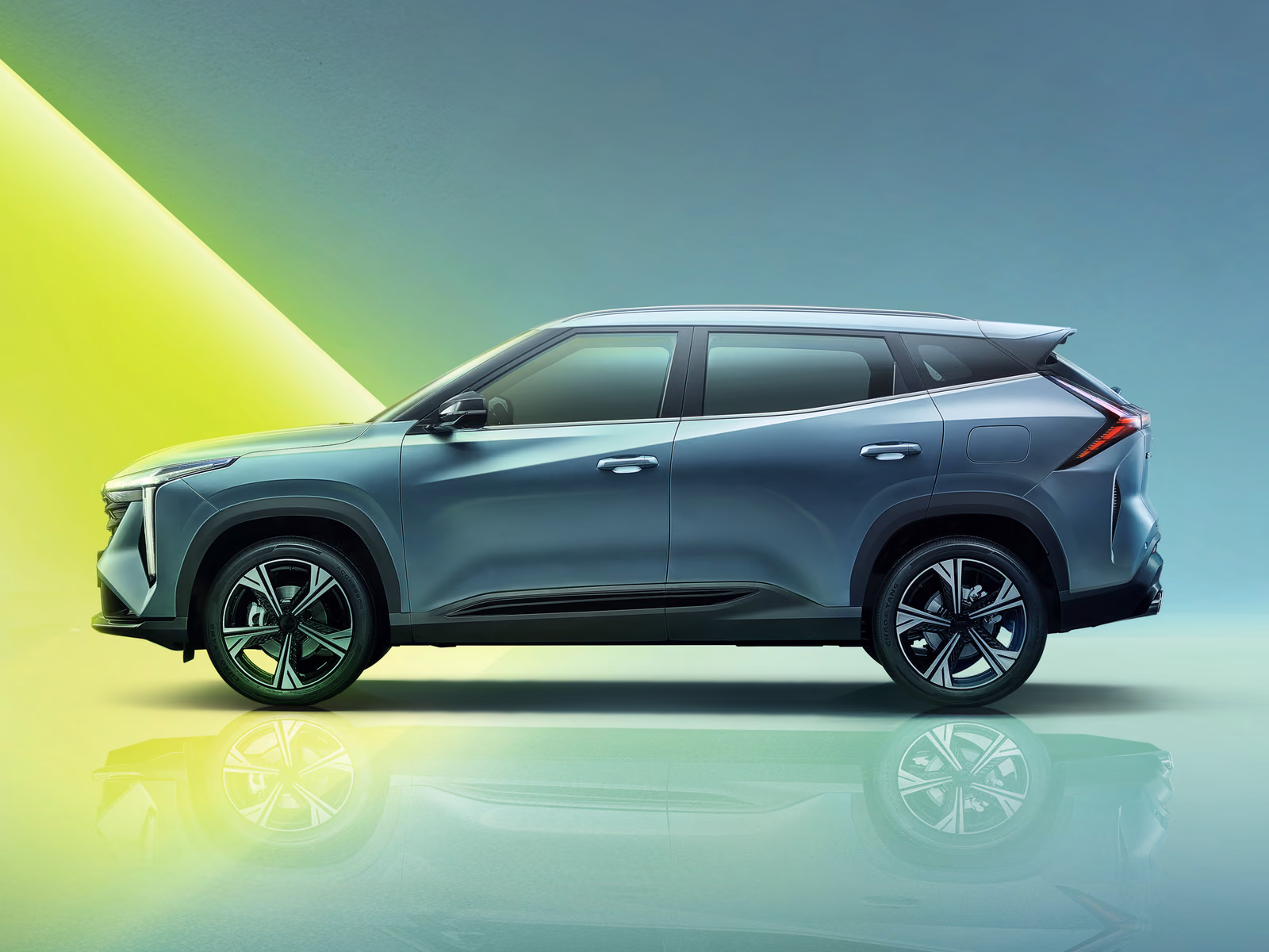 Geely Atlas Cool — профиль кузова