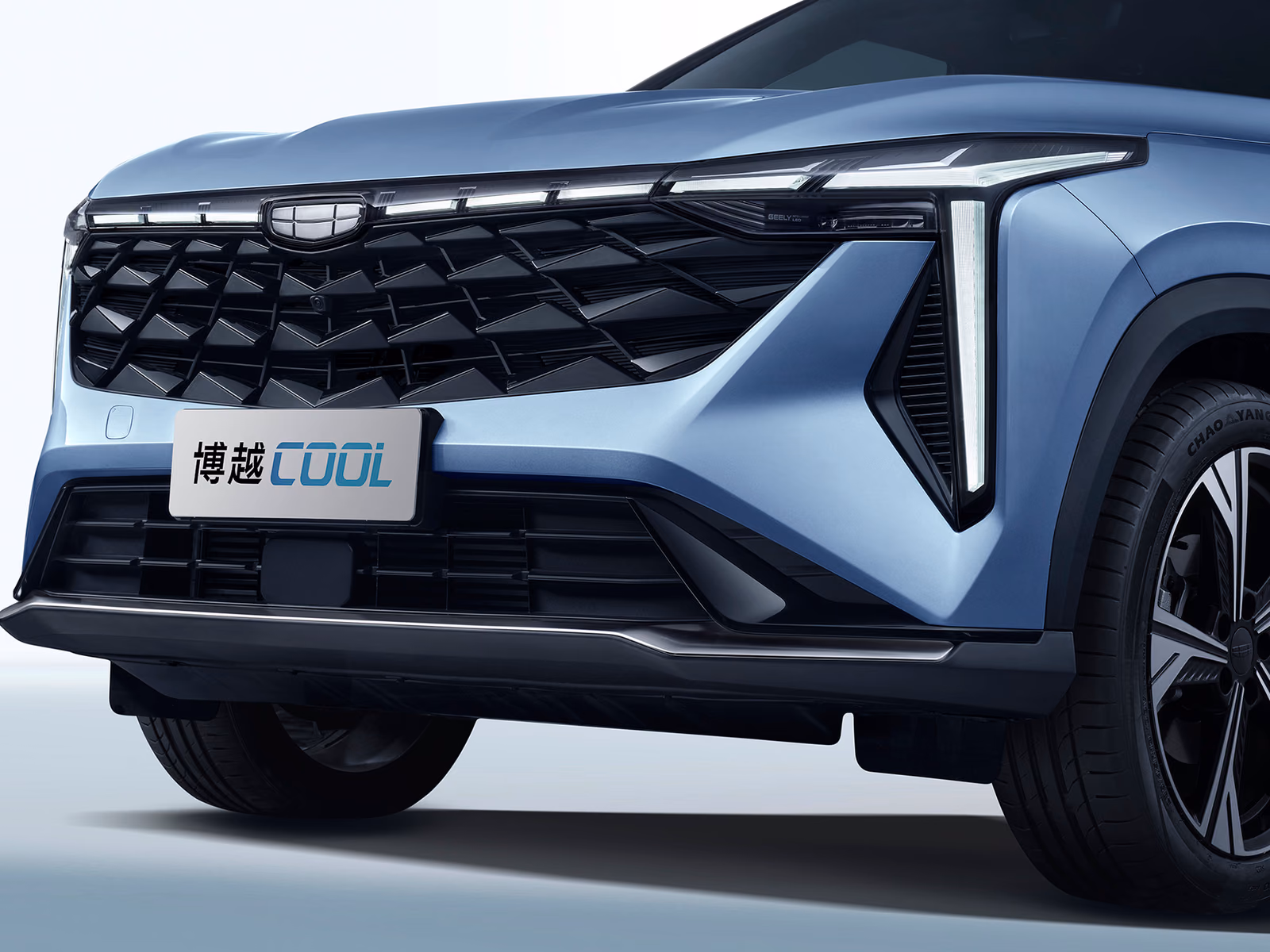Geely Atlas Cool — решётка и передняя оптика