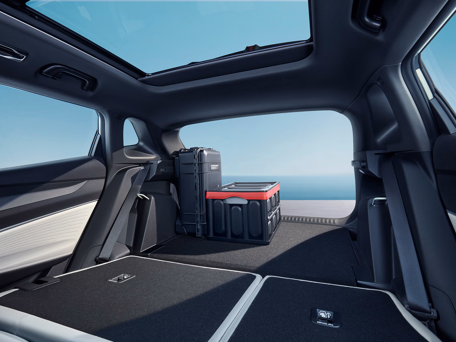 Geely Atlas Cool — грузовой отсек со сложенным вторым рядом