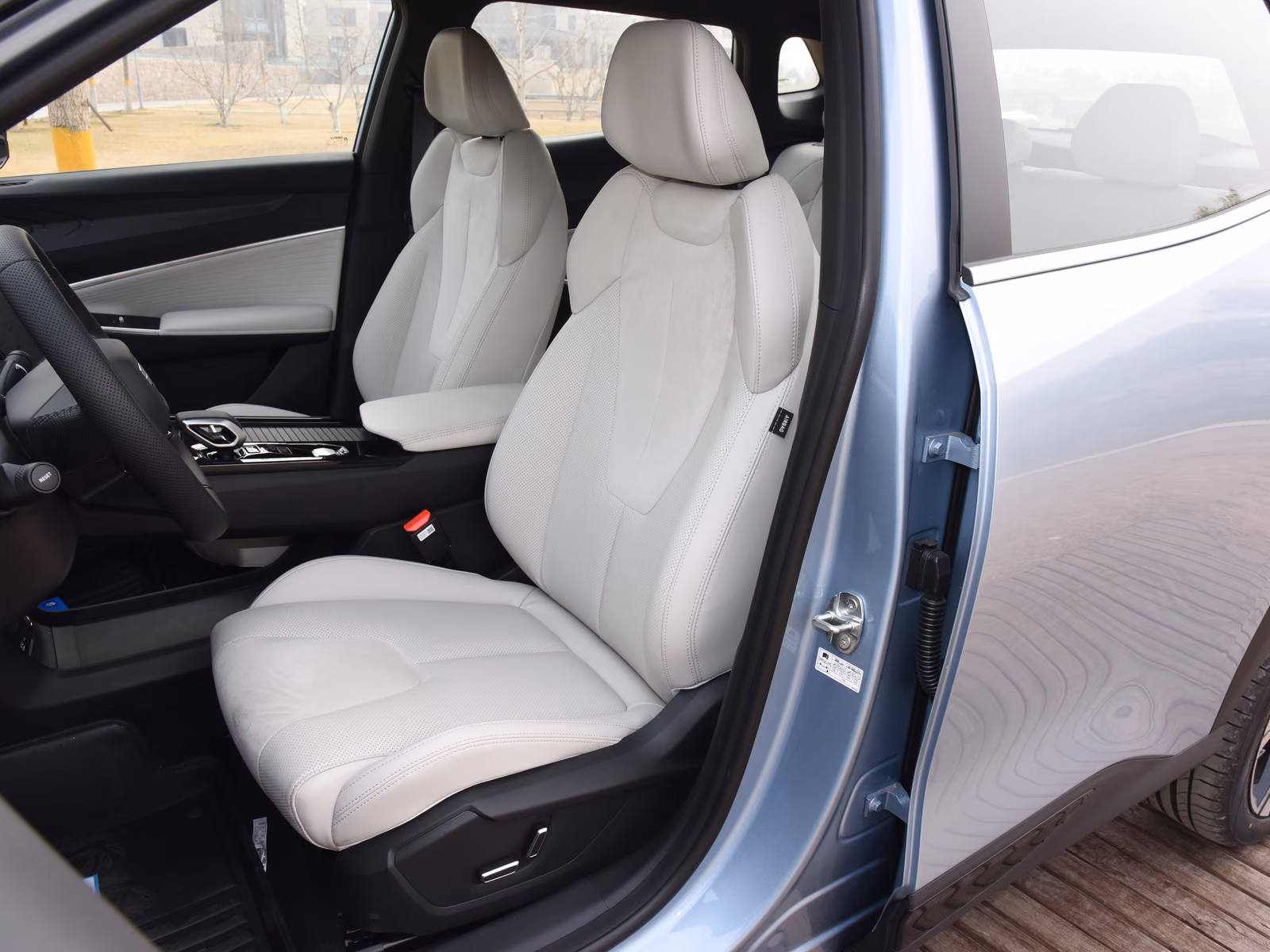 Geely Atlas Cool — передние кресла