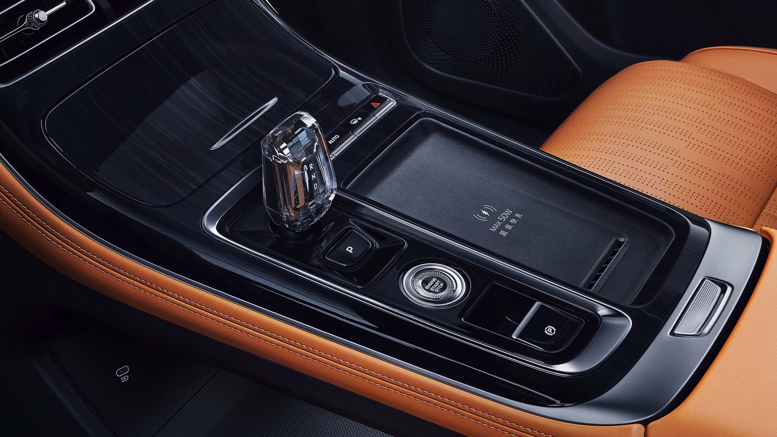 Geely Atlas L — центральная консоль и селектор трансмиссии