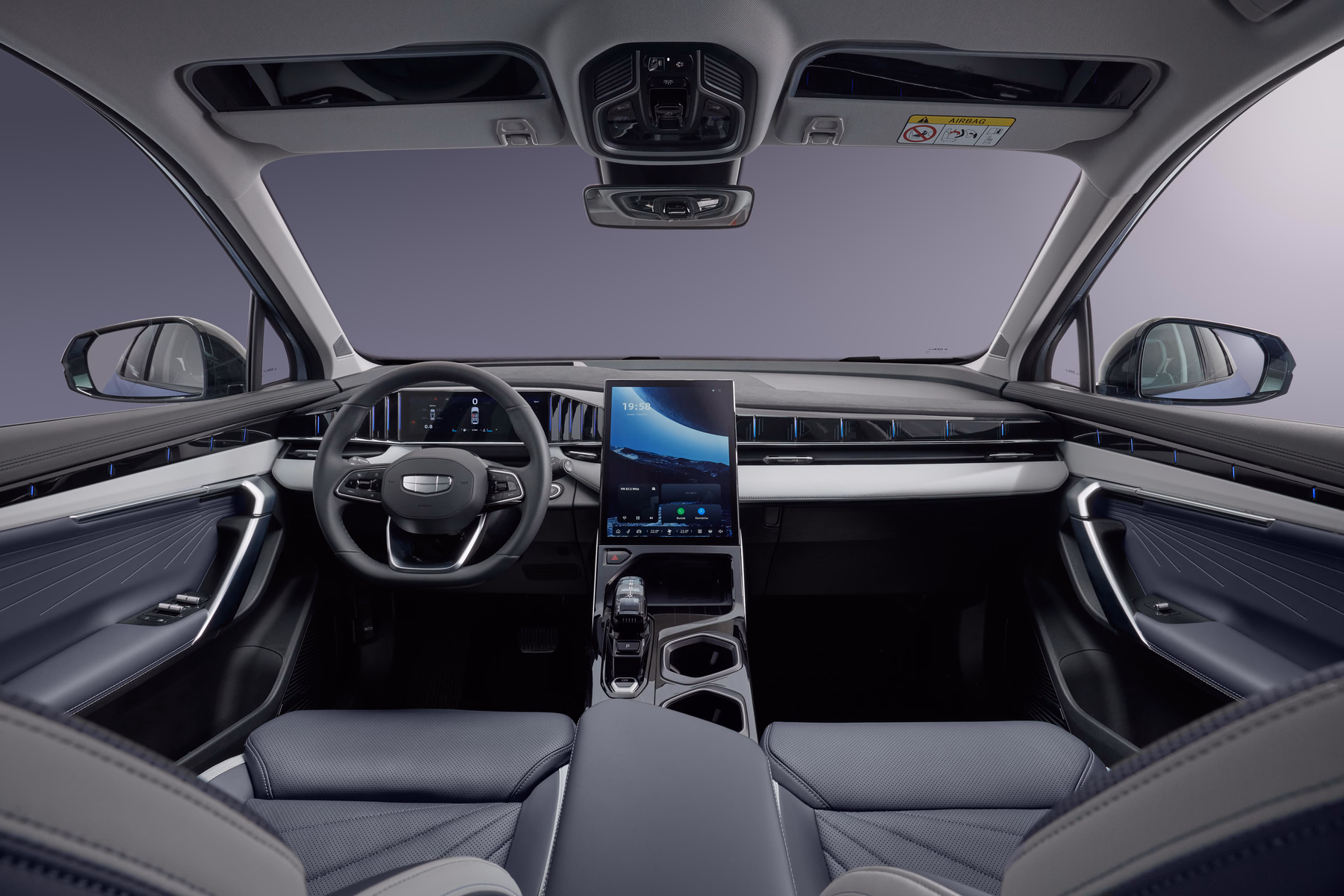 Передняя панель и мультимедийный экран в салоне Geely Atlas