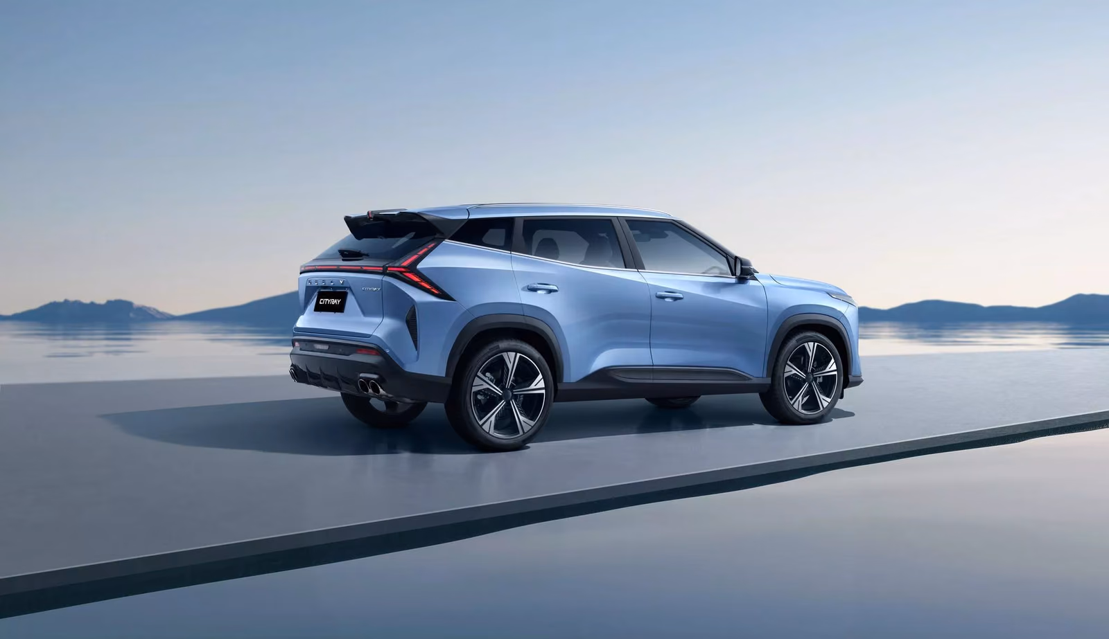 Geely Cityray сзади на открытой дороге