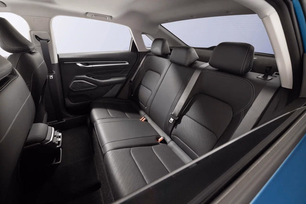 Задний ряд салона Geely Emgrand
