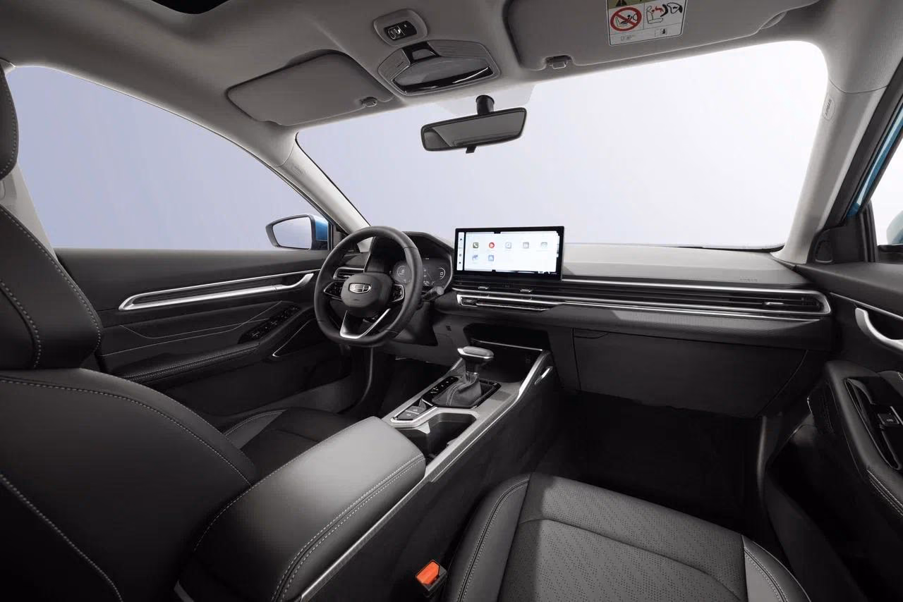 Передняя панель Geely Emgrand со стороны пассажира