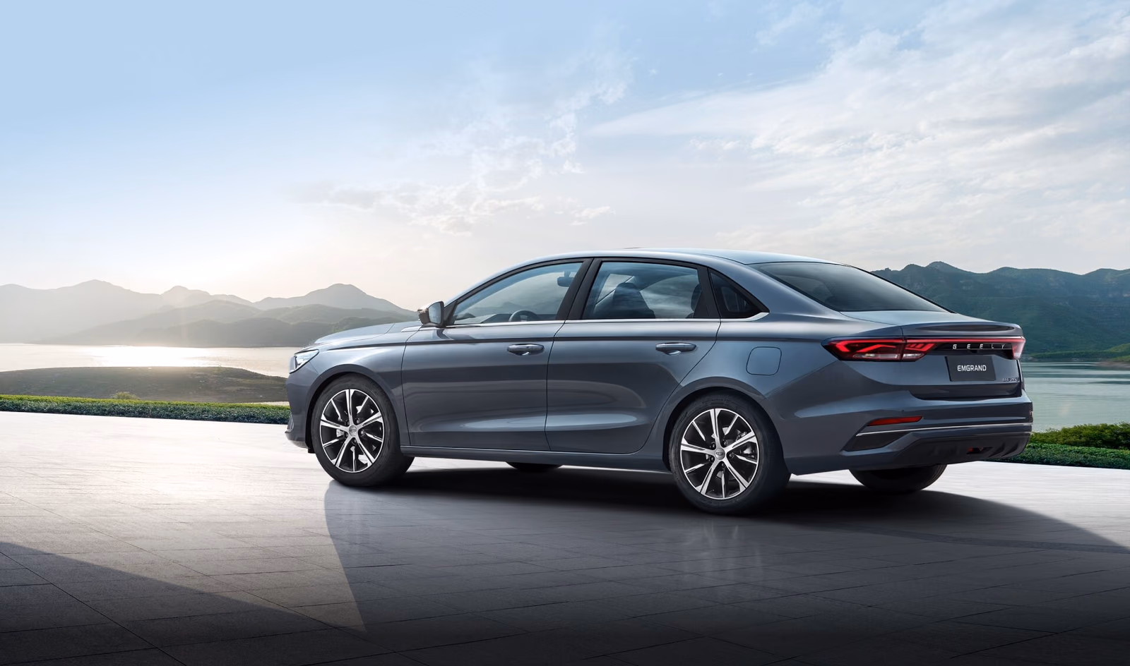 Geely Emgrand на фоне гор и озера