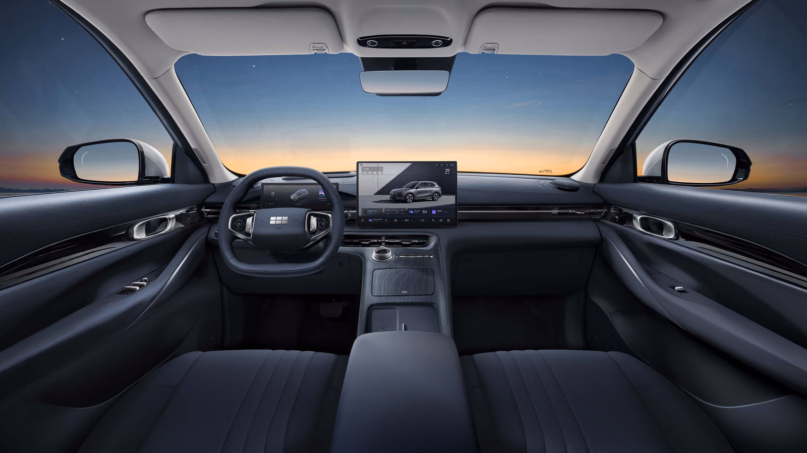 Светлый салон Geely EX5 с панорамной крышей