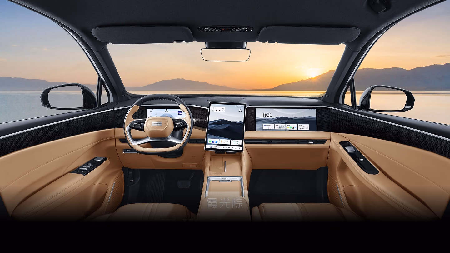 Geely Galaxy L7 — передняя часть салона в коричневой отделке