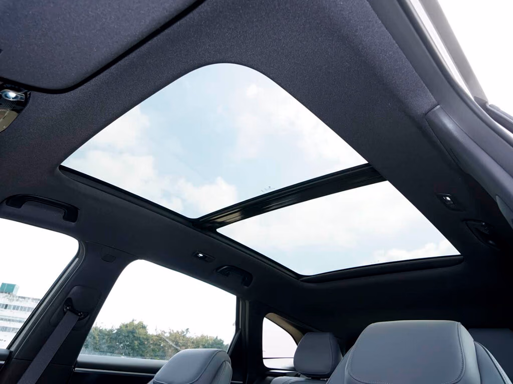 Geely Galaxy L7 — панорамная крыша