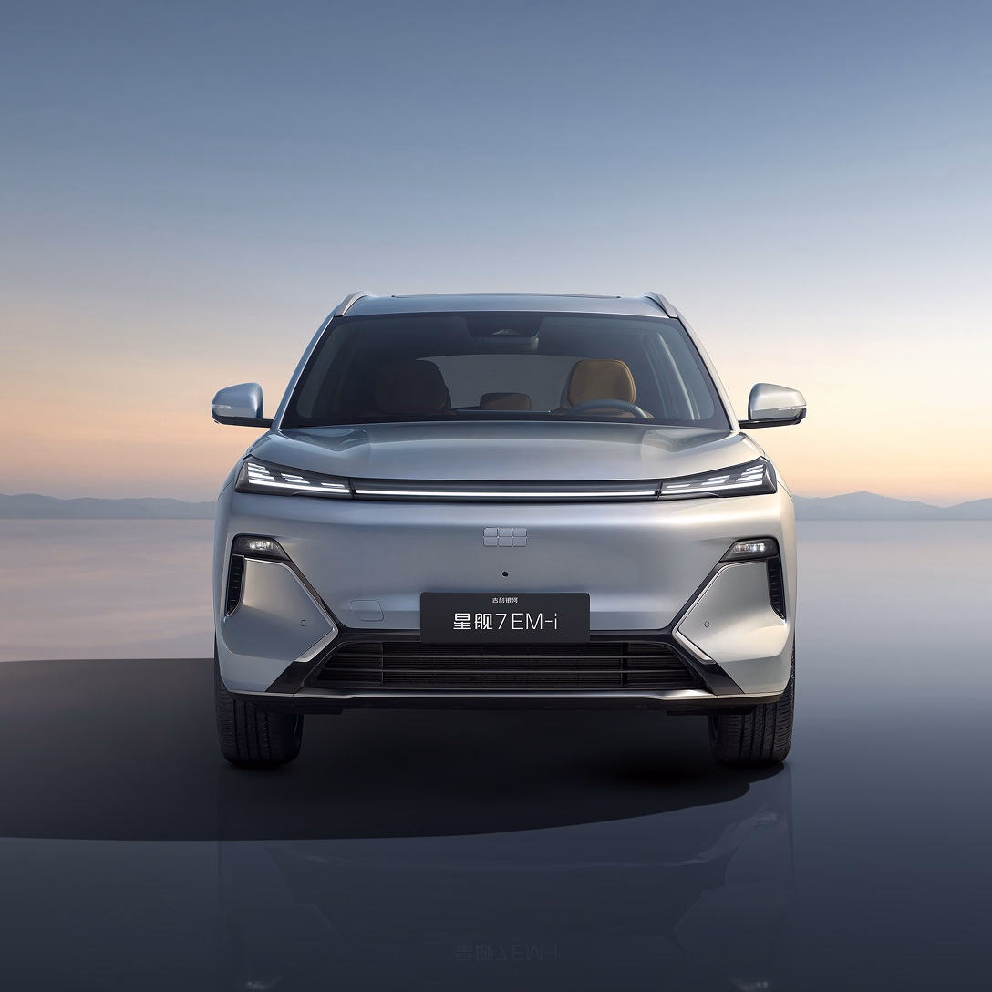Фронтальный вид Geely Galaxy Starship 7 EM-i