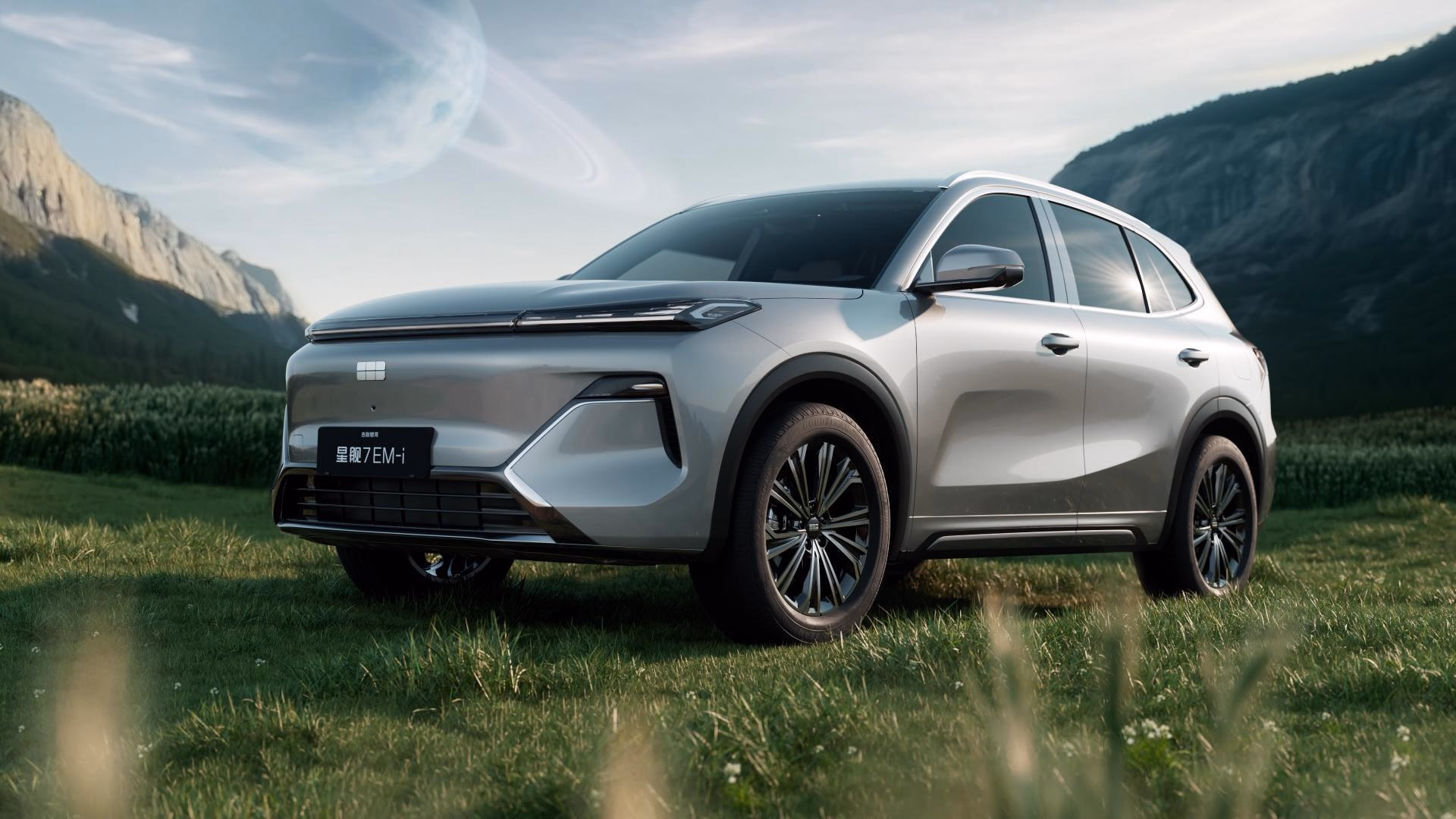 Geely Galaxy Starship 7 EM-i на фоне гор