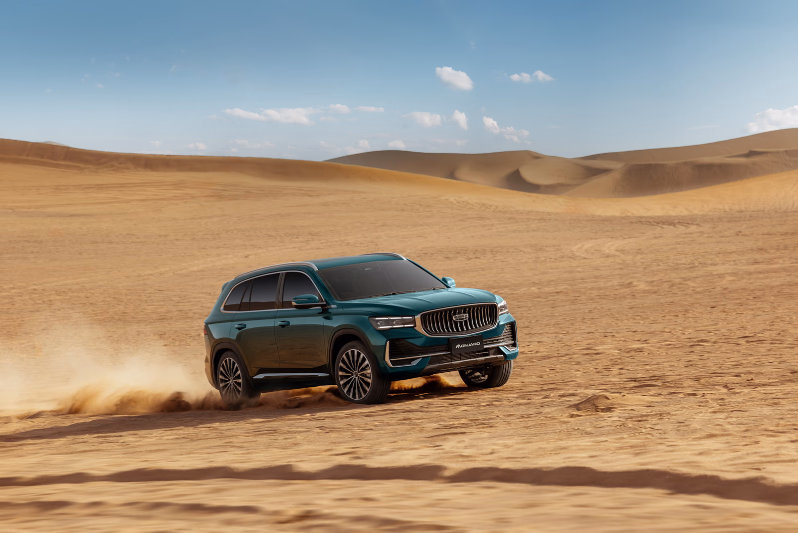 Geely Monjaro в пустыне