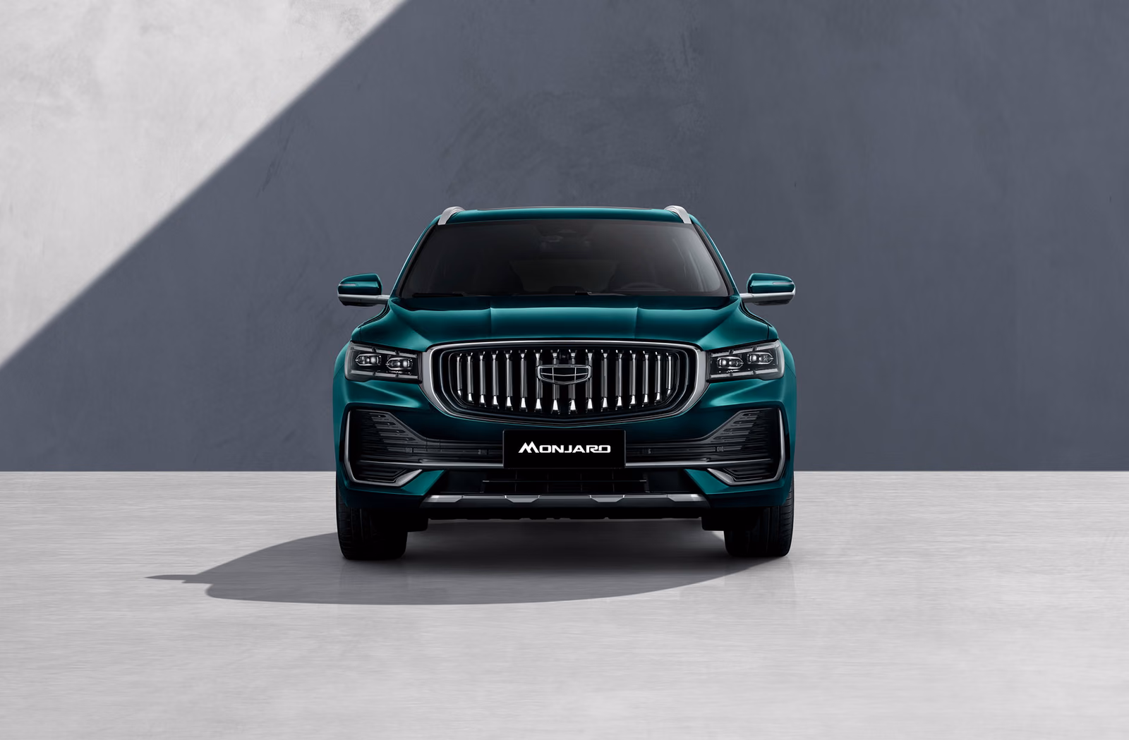 Geely Monjaro в студии, фронтальный вид
