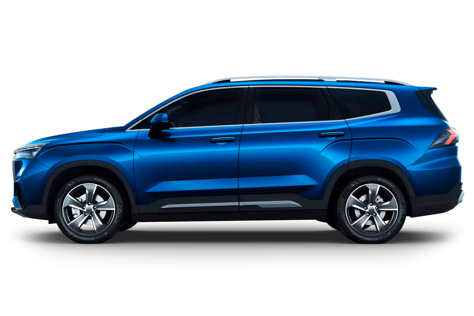 Синий Geely Okavango, вид спереди в три четверти
