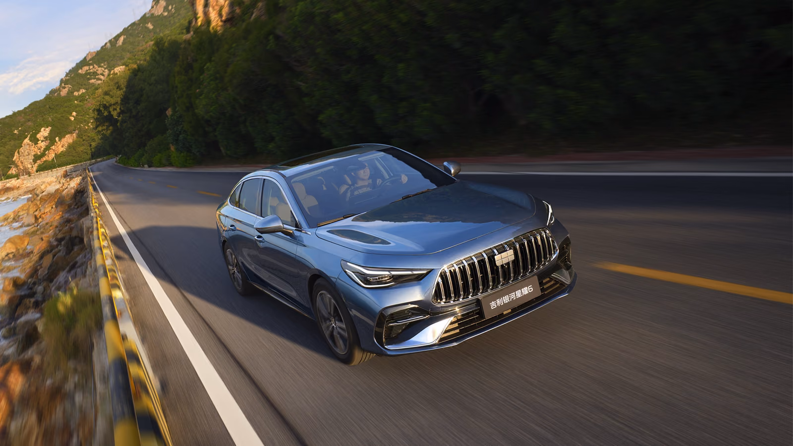 Geely Starshine 6 в движении по горной дороге