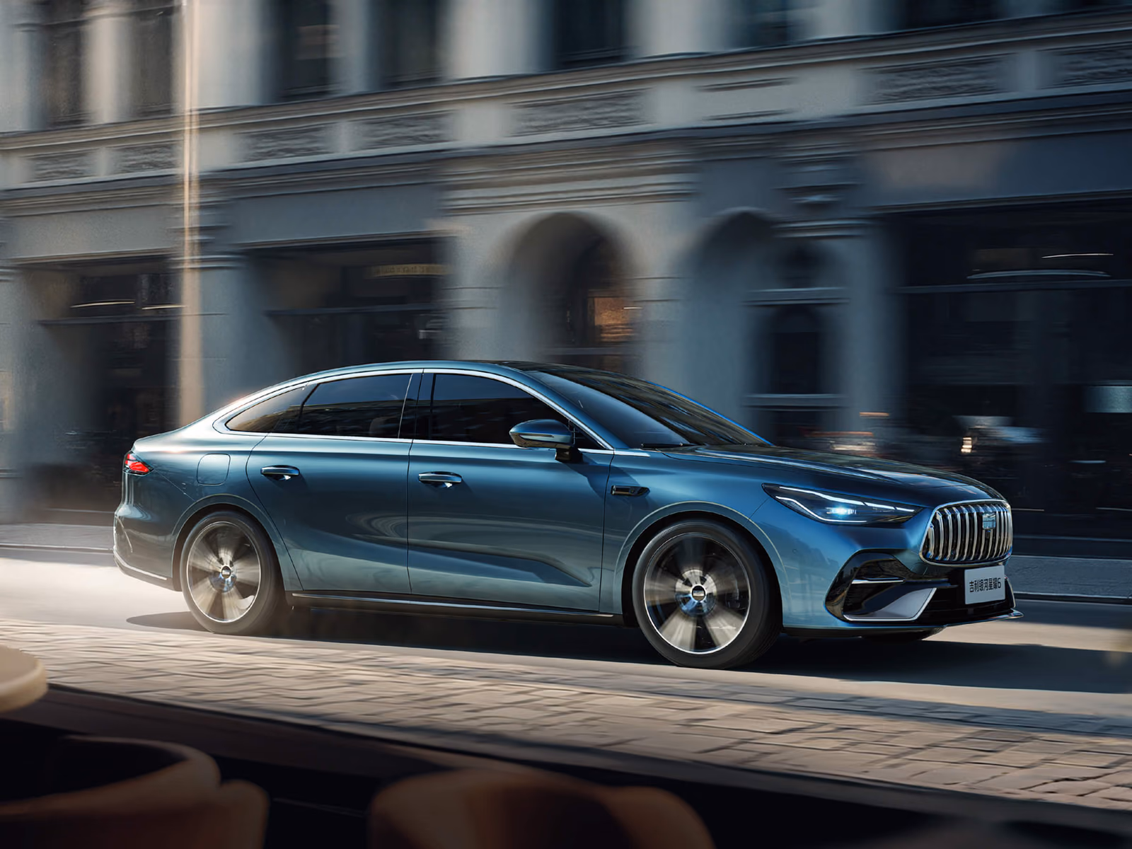 Geely Starshine 6 в движении по городу