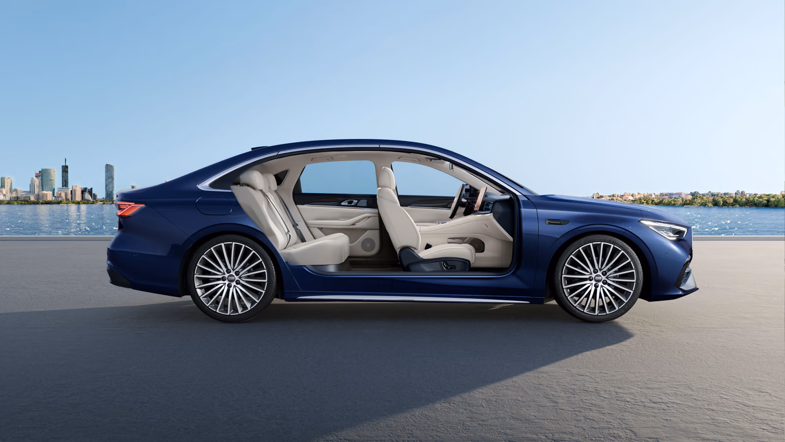 Geely Starshine 7 у набережной с открытыми дверями