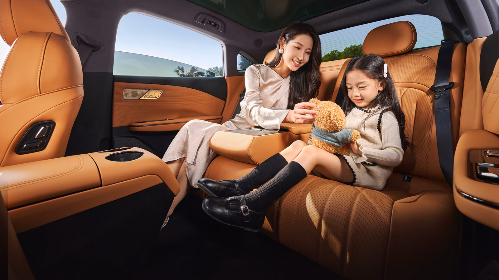 Кресла Geely Starshine 8 с коричневой отделкой