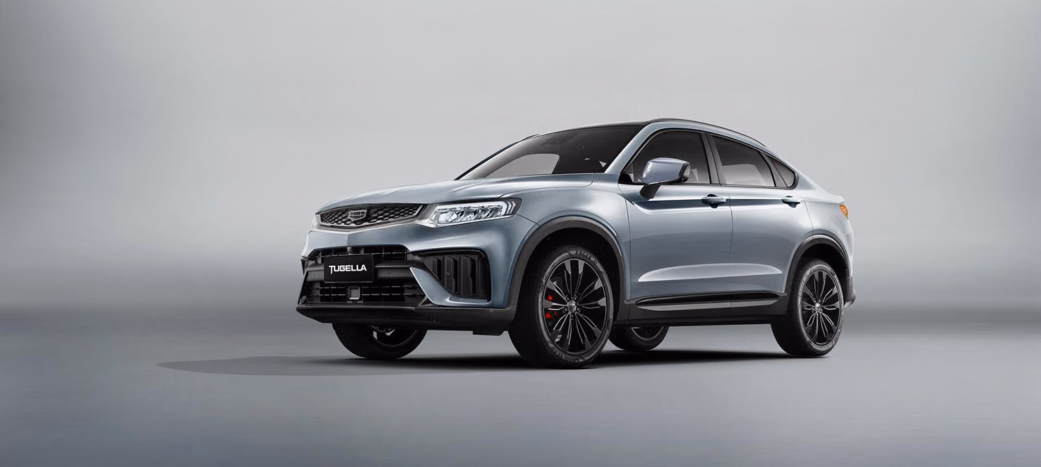 Geely Tugella в переднем ракурсе три четверти