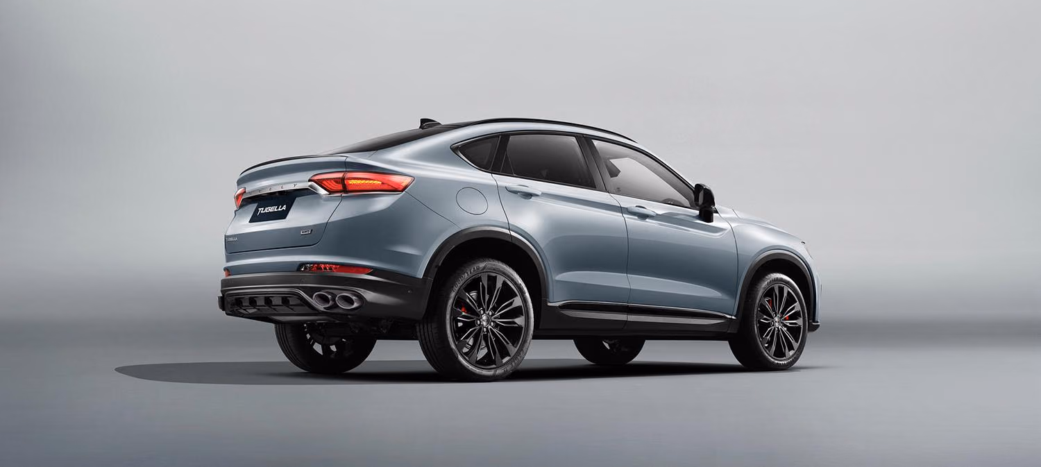Geely Tugella сзади в студии