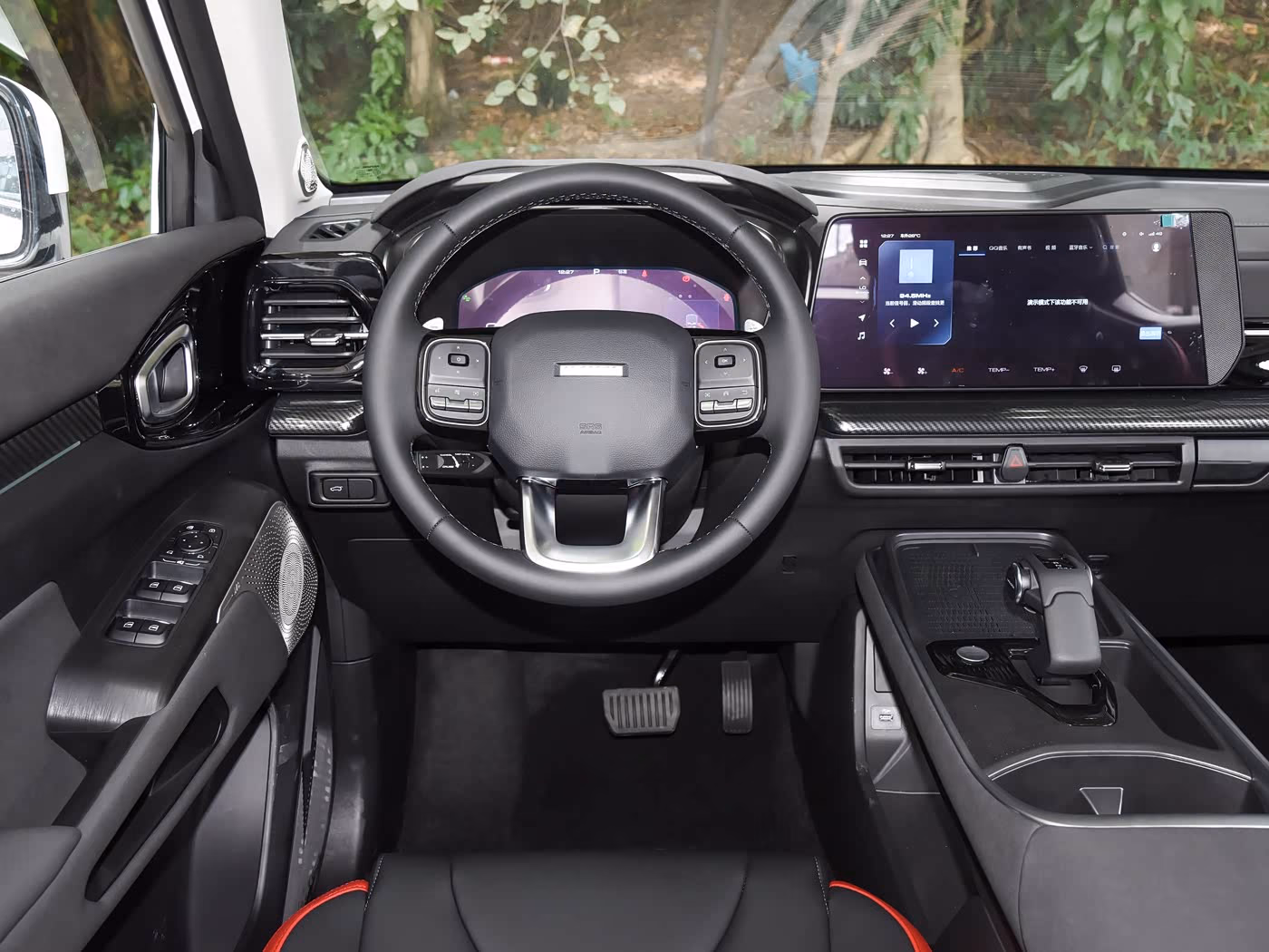 Haval Cool Dog — передняя часть салона со стороны водителя